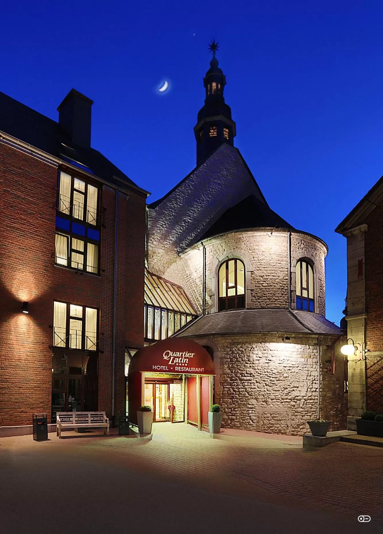 Facade/entrance in Hotel Quartier Latin