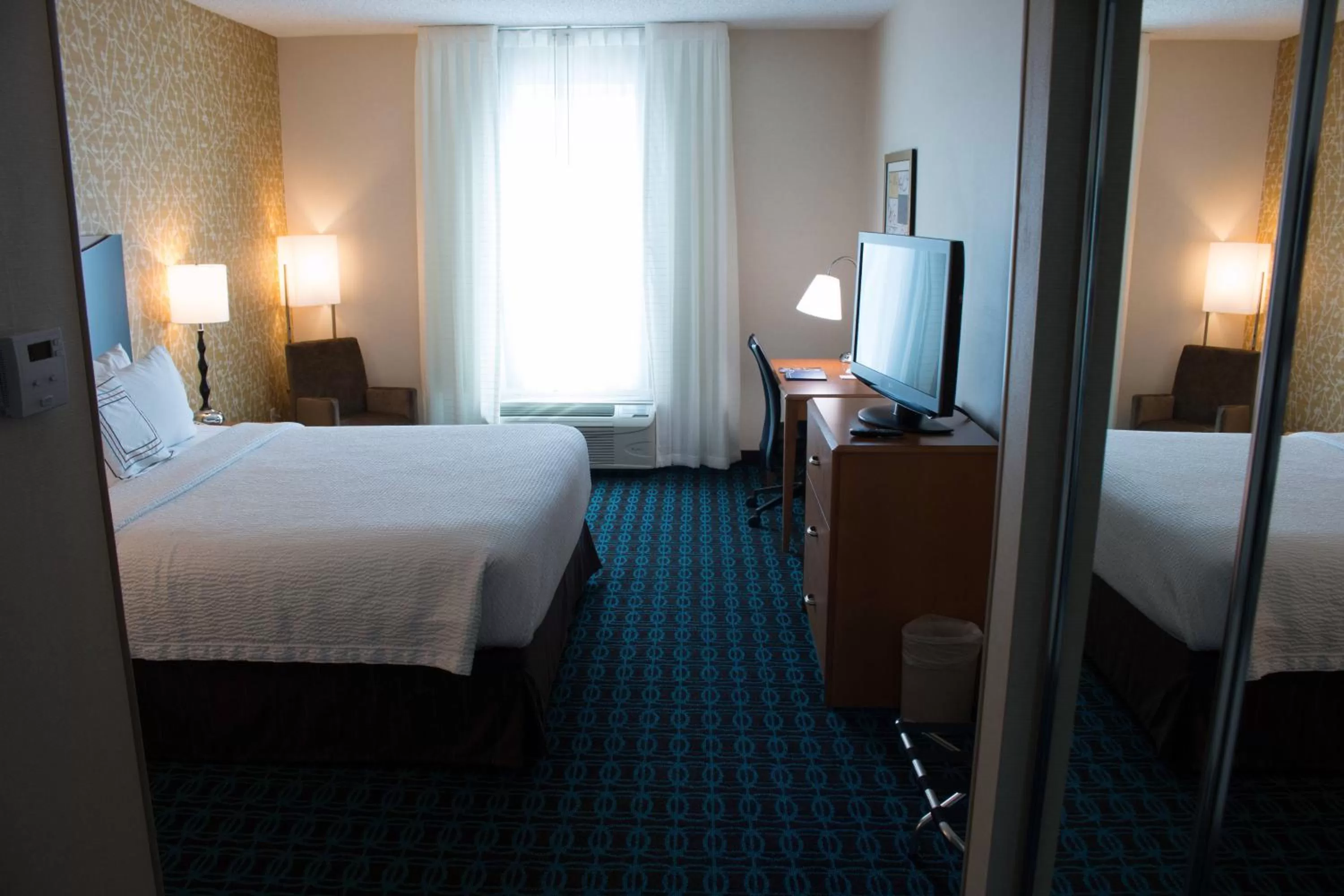 King Room with Adapted Tub - Mobility and Hearing Accessible in Fairfield Inn & Suites Oakland Hayward