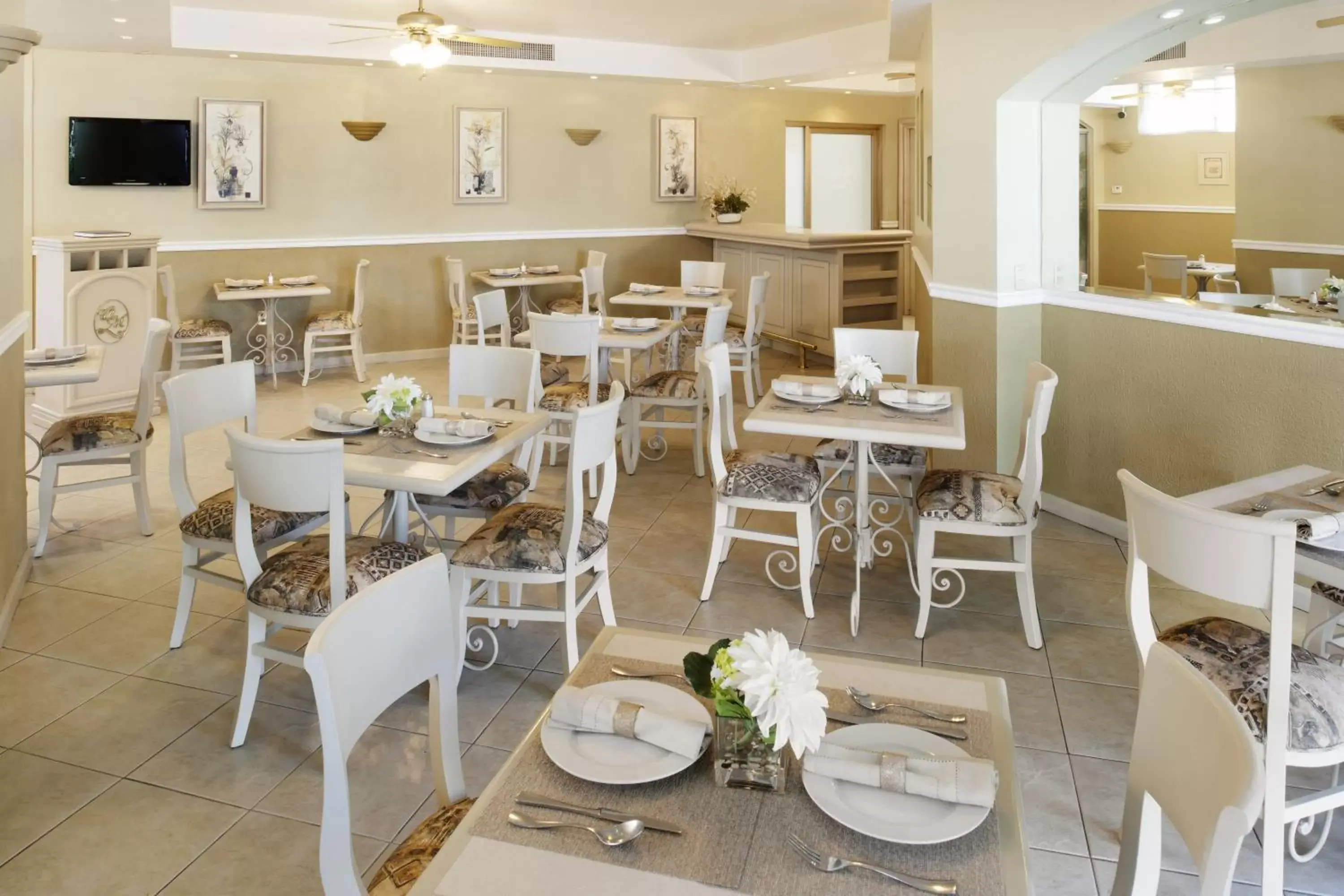Restaurant/places to eat in Hotel & Suites Quinta Magna Restaurant/places to eat in Hotel & Suites Quinta Magna