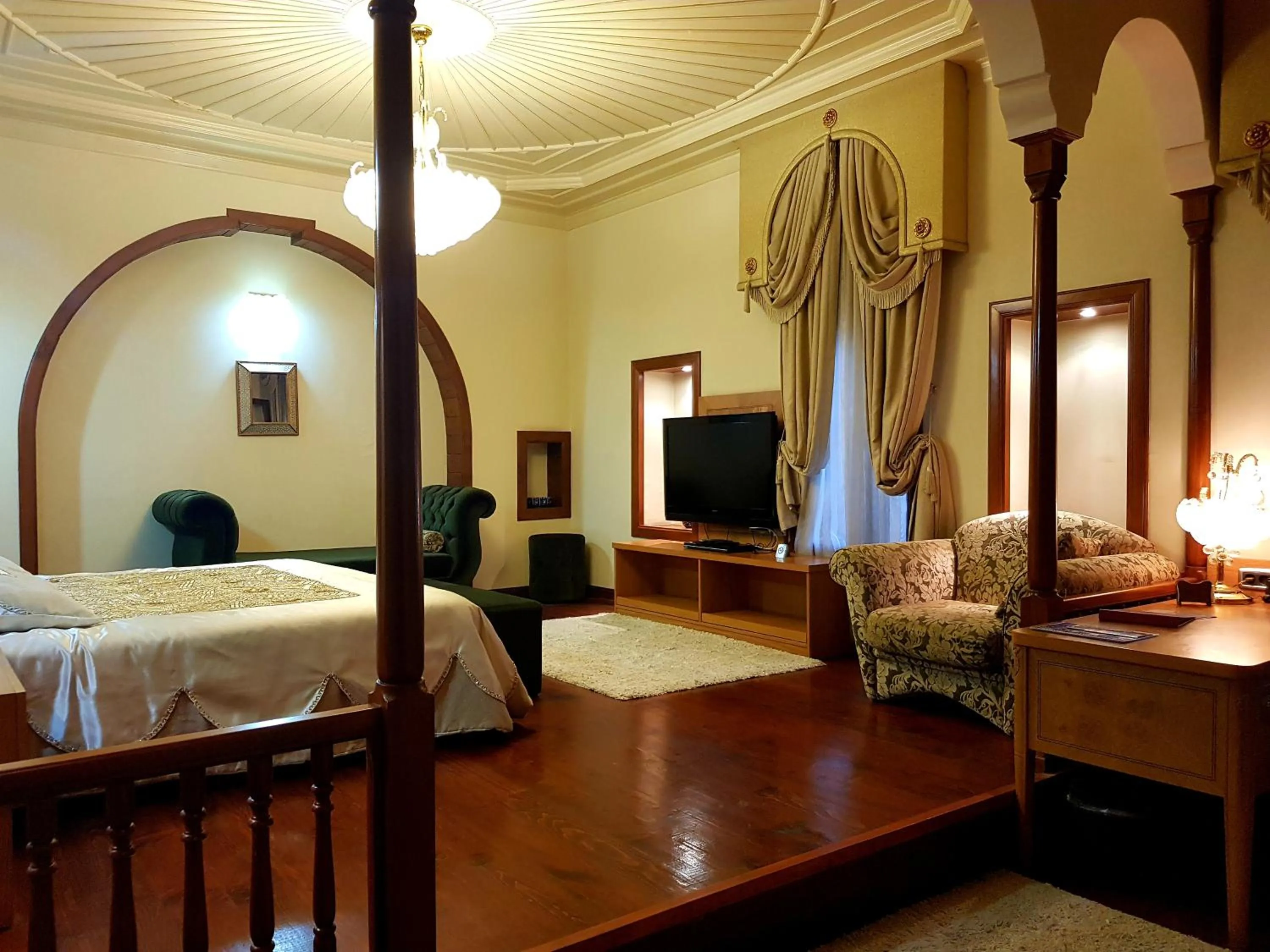 Photo of the whole room, Bed in Eski Masal Hotel - Special Class