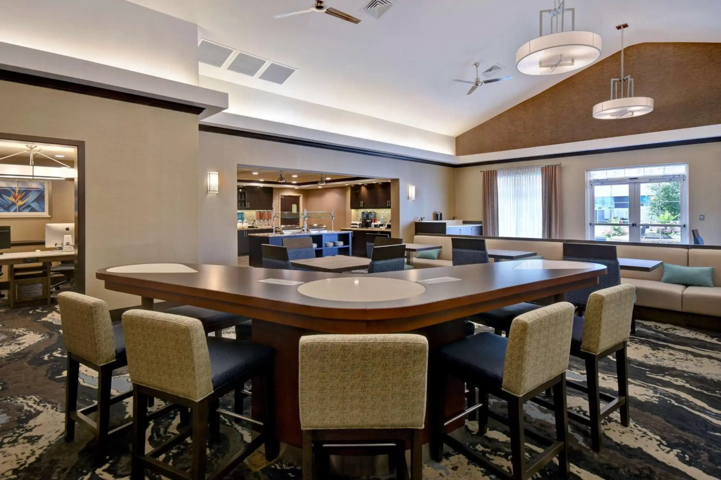 Dining area, Lounge/Bar in Homewood Suites by Hilton Hartford / Southington CT