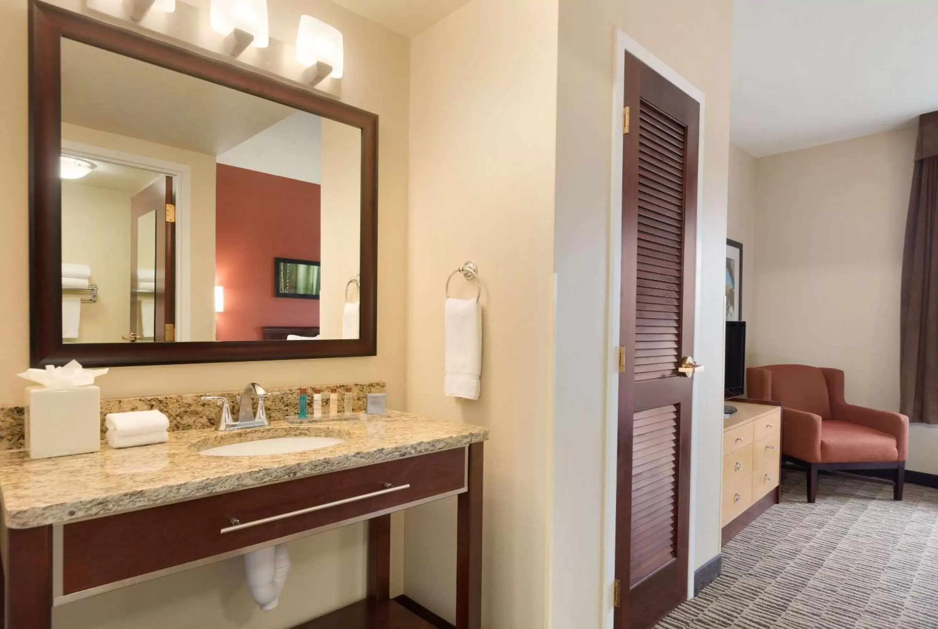 Photo of the whole room, Bathroom in Hawthorn Suites by Wyndham College Station