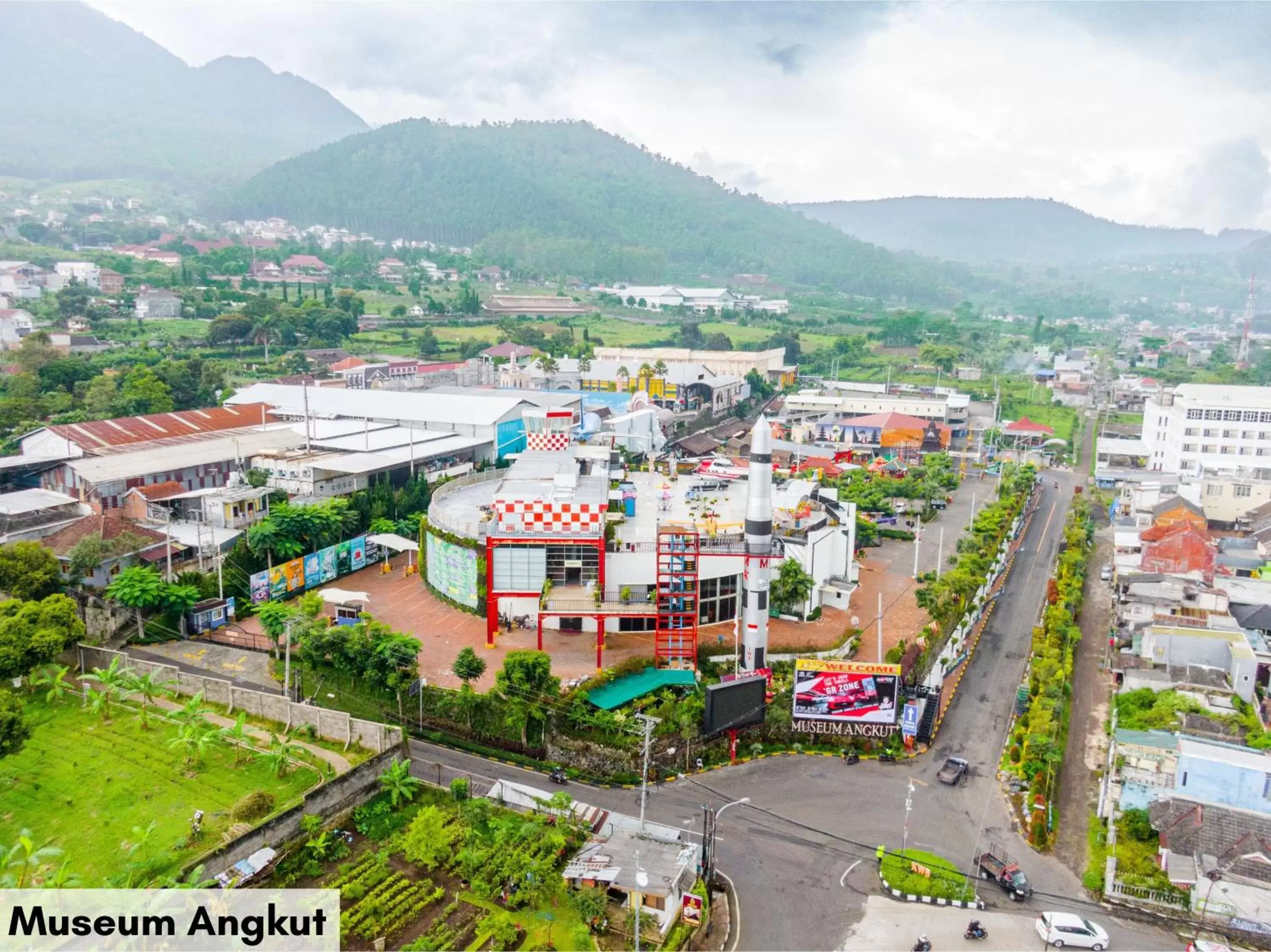 Children play ground, Bird's-eye View in Swiss-Belinn Malang