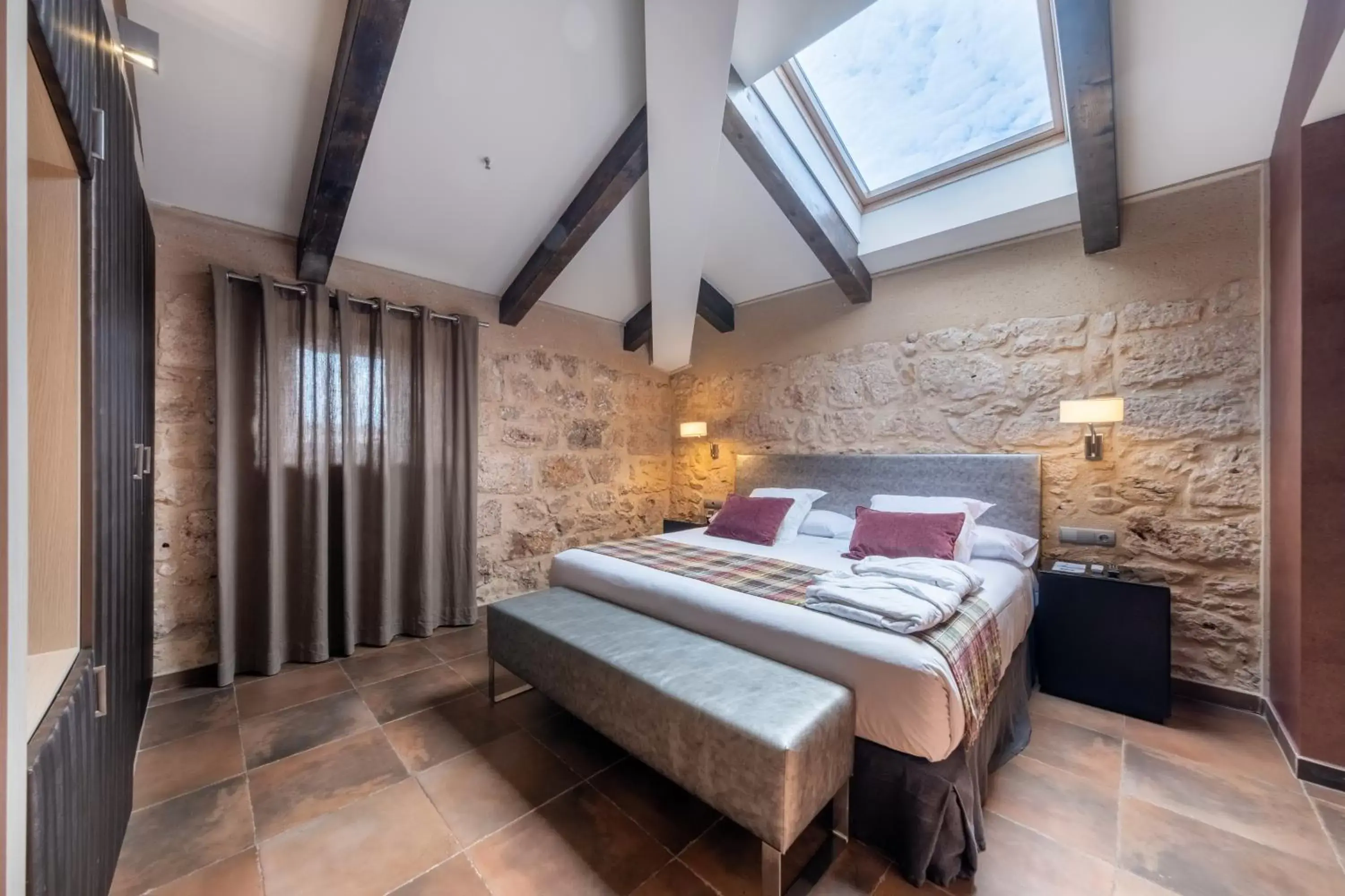 Photo of the whole room, Bed in Castilla Termal Burgo de Osma