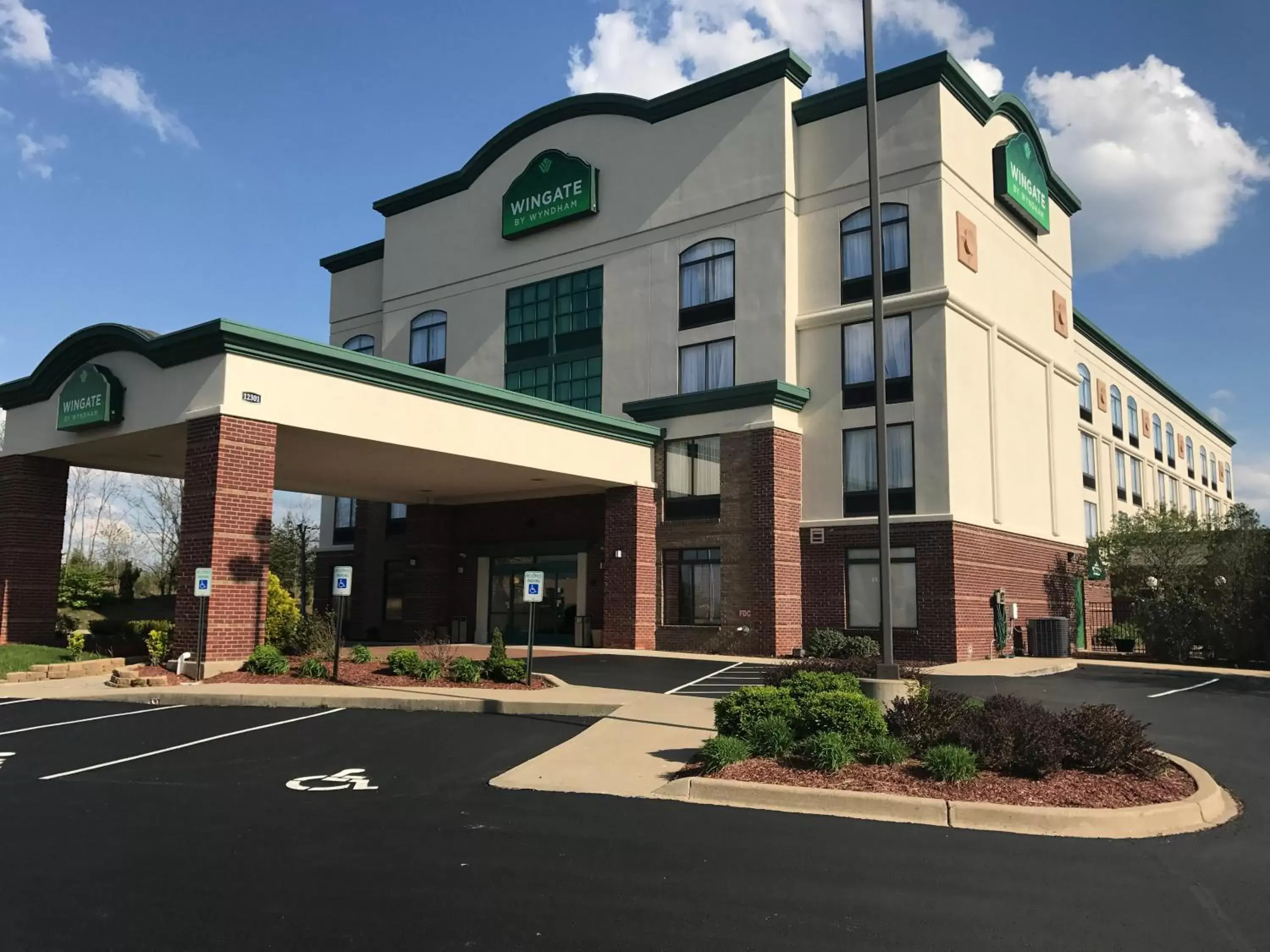 Facade/entrance, Property Building in Wingate by Wyndham Louisville East