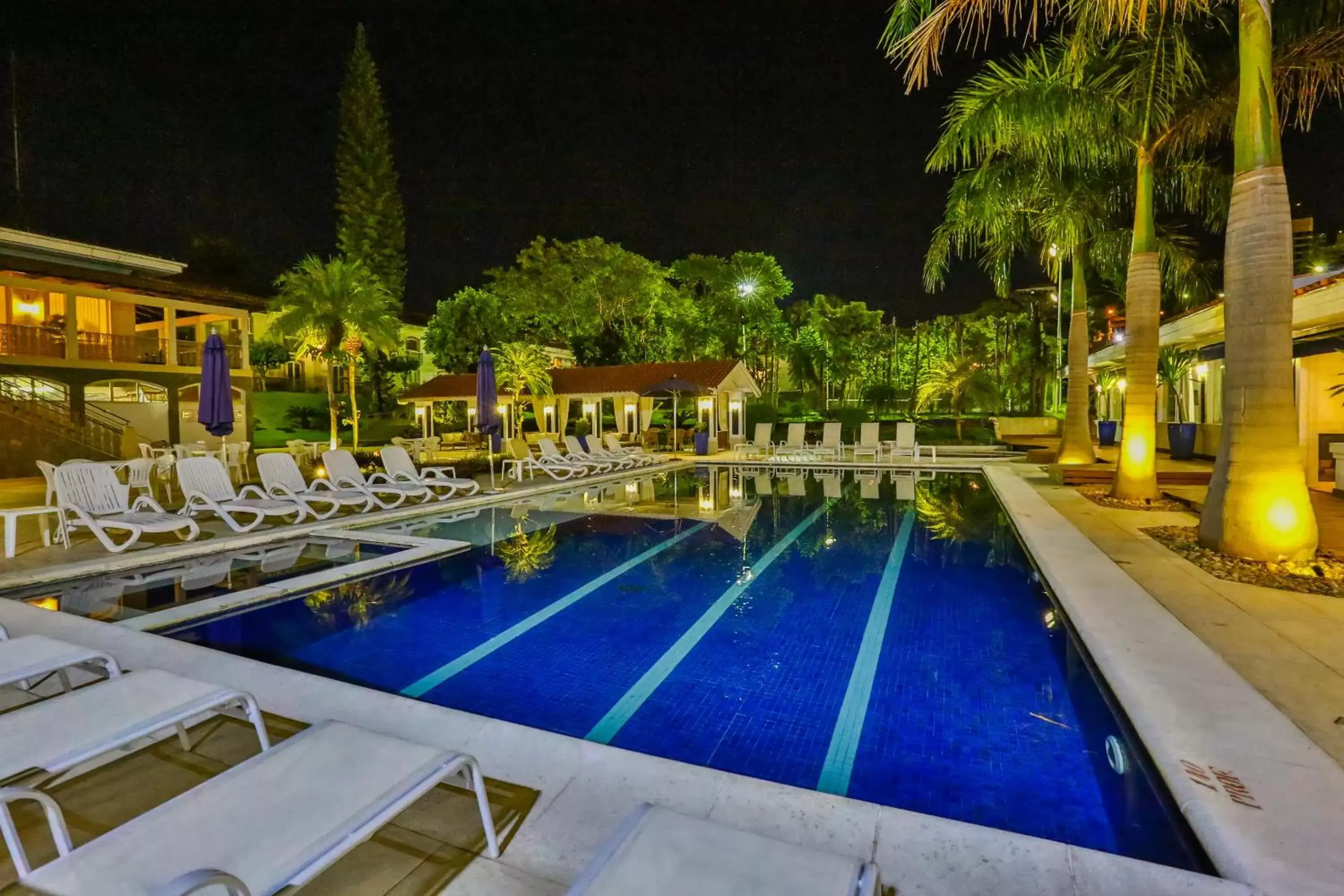 Night, Swimming Pool in Sun Valley Marília by Atlantica