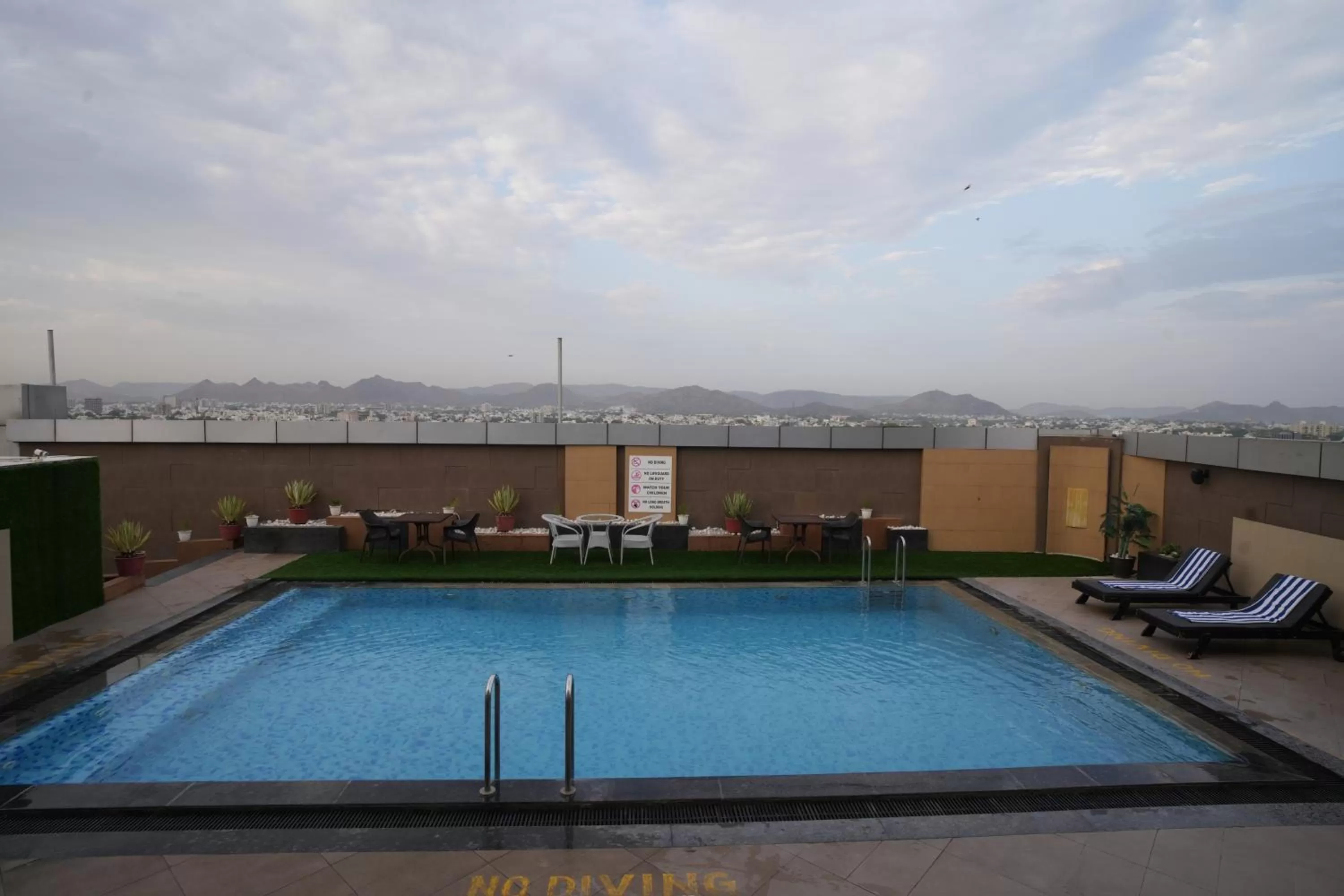 Swimming pool in Radisson Udaipur