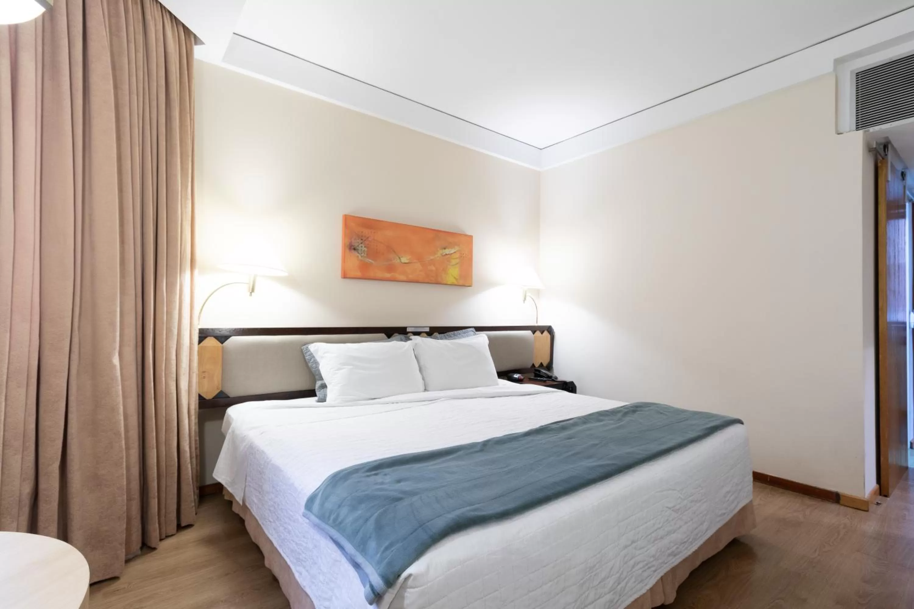 Bed in Golden Tower Pinheiros by Fênix Hotéis