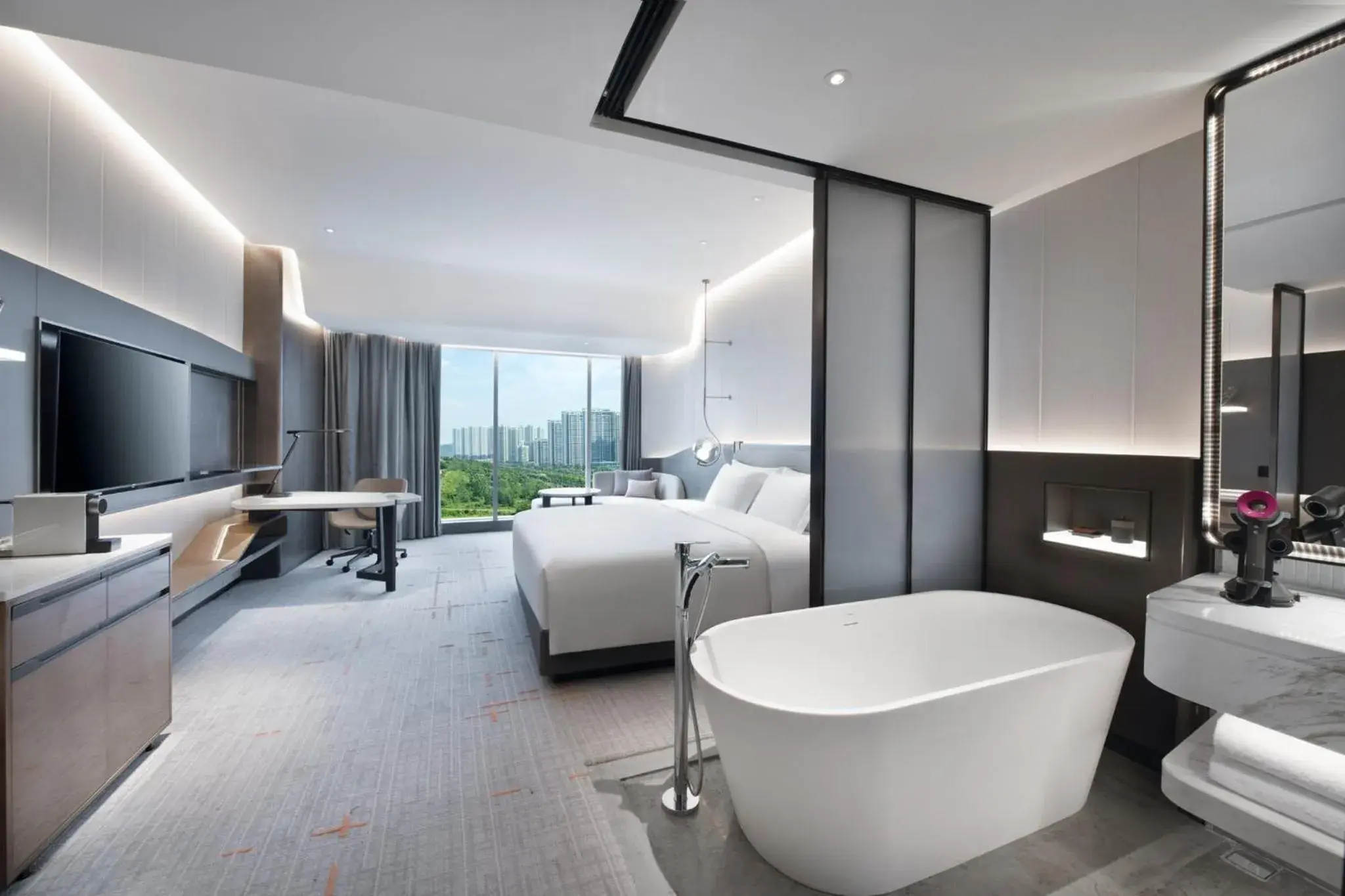 Photo of the whole room, Bathroom in Crowne Plaza Wuhan Optics Valley, an IHG Hotel