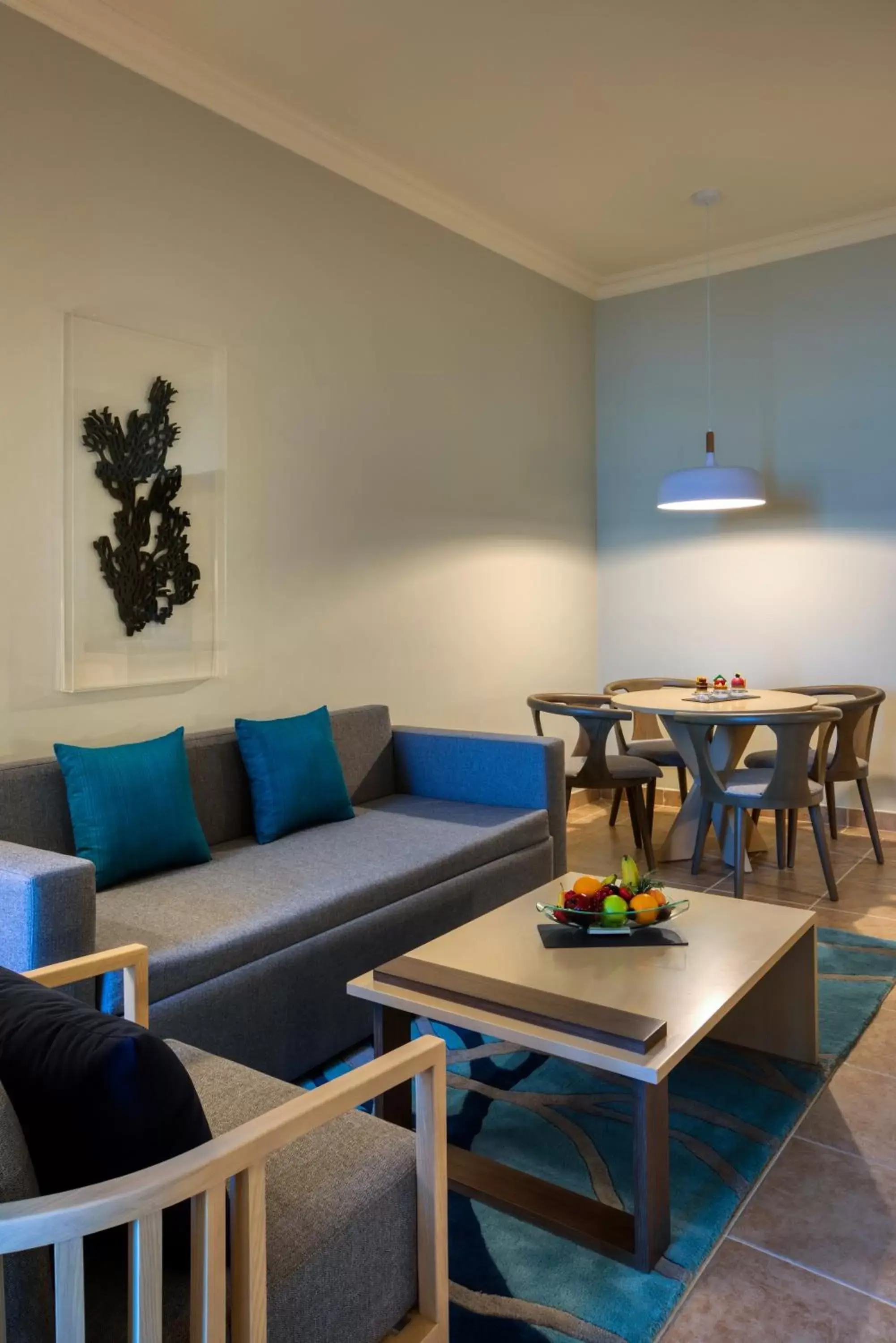 Living room, Seating Area in Fujairah Rotana Resort & Spa - Al Aqah Beach