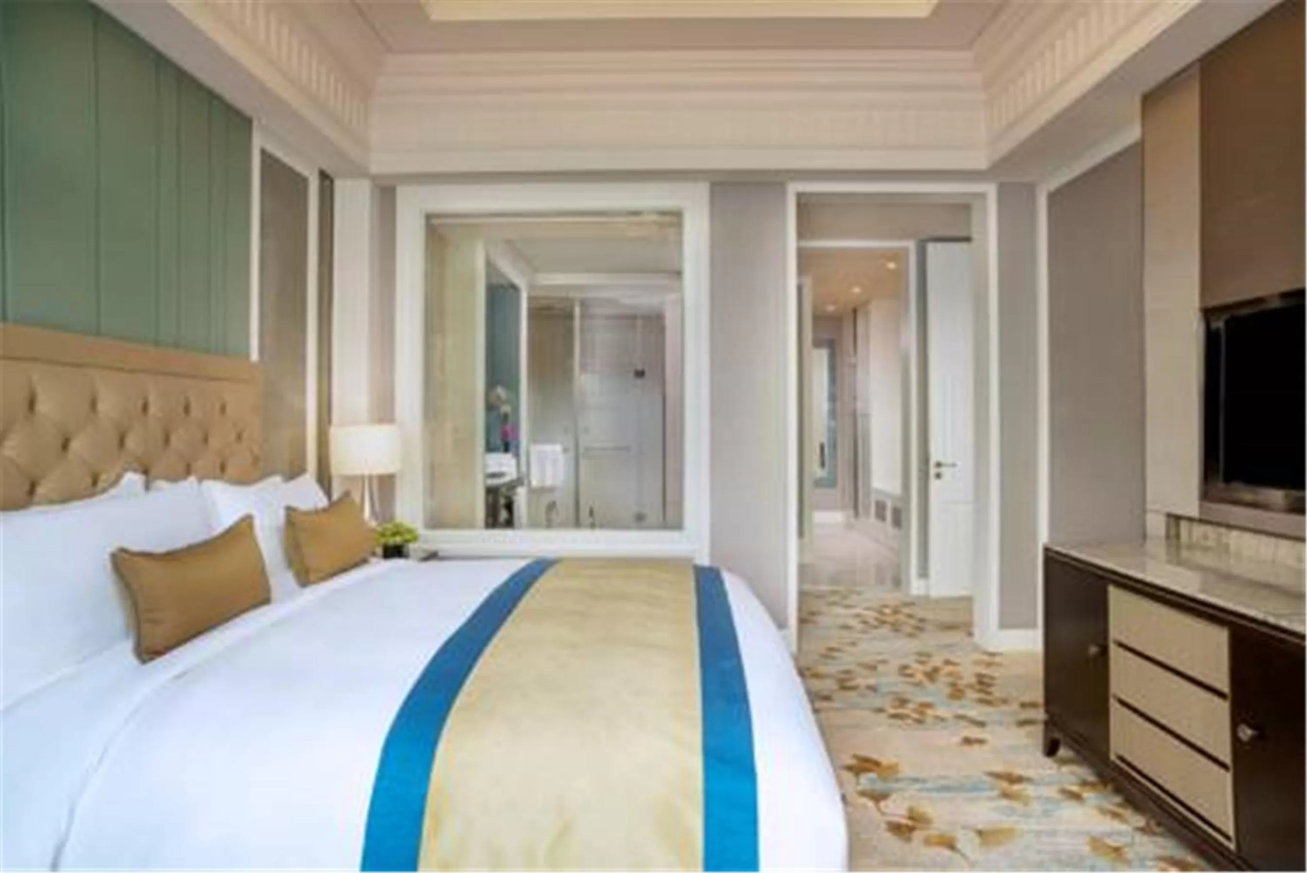 Bed in Sofitel Shanghai Hongqiao