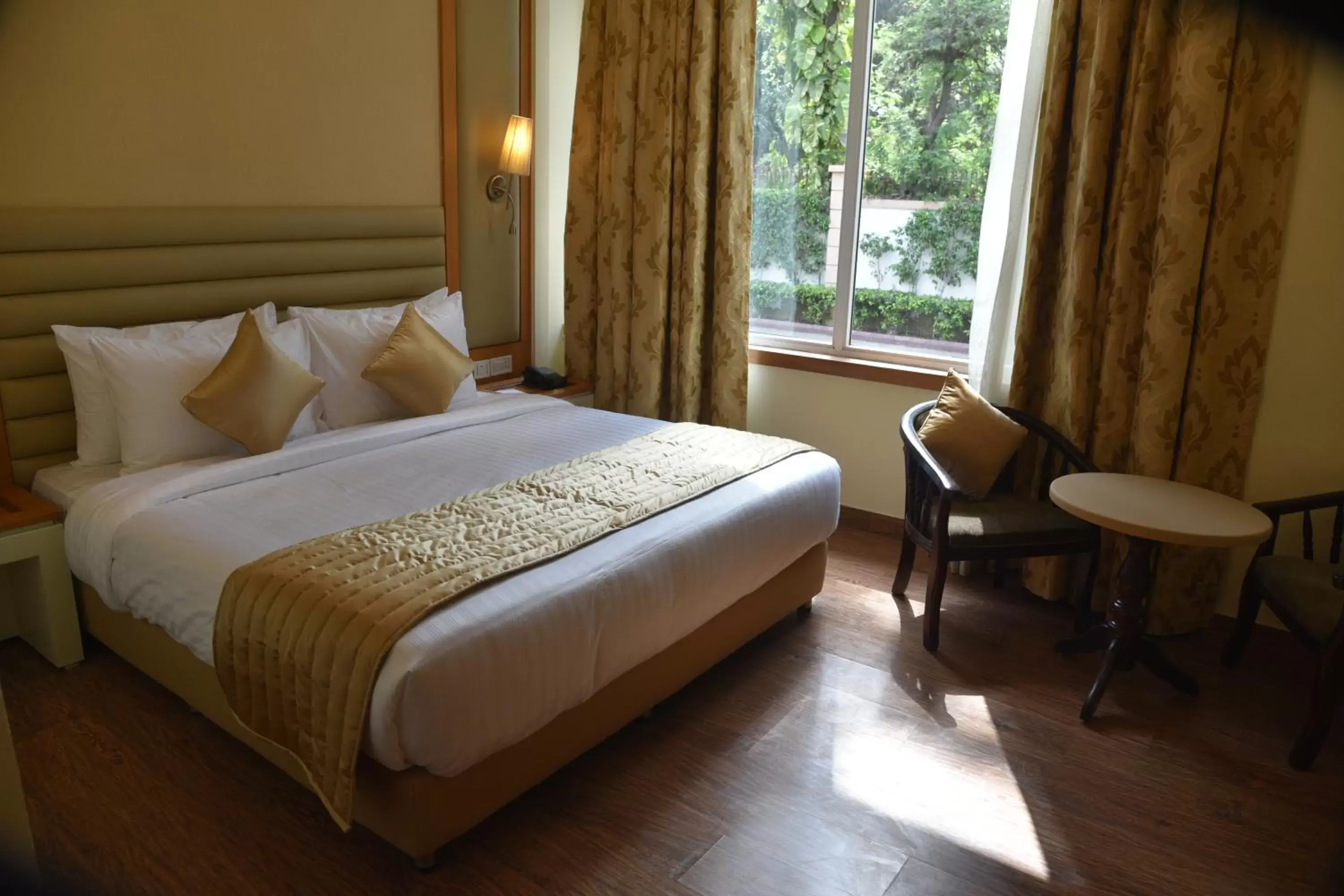 Bedroom, Bed in Opulent by Udman Chhattarpur Bedroom, Bed in Opulent by Udman Chhattarpur