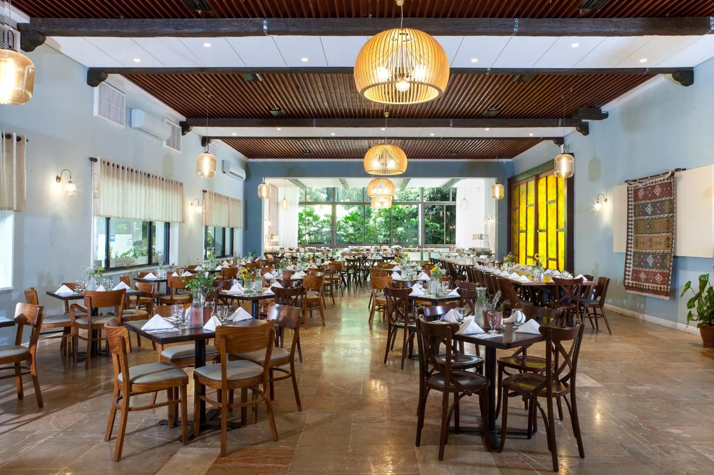 Restaurant/places to eat in Eden Inn