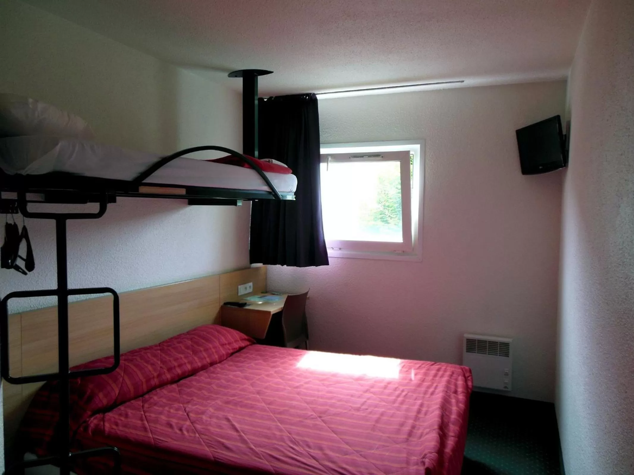 Bedroom, Bed in Mister Bed Chambray Les Tours