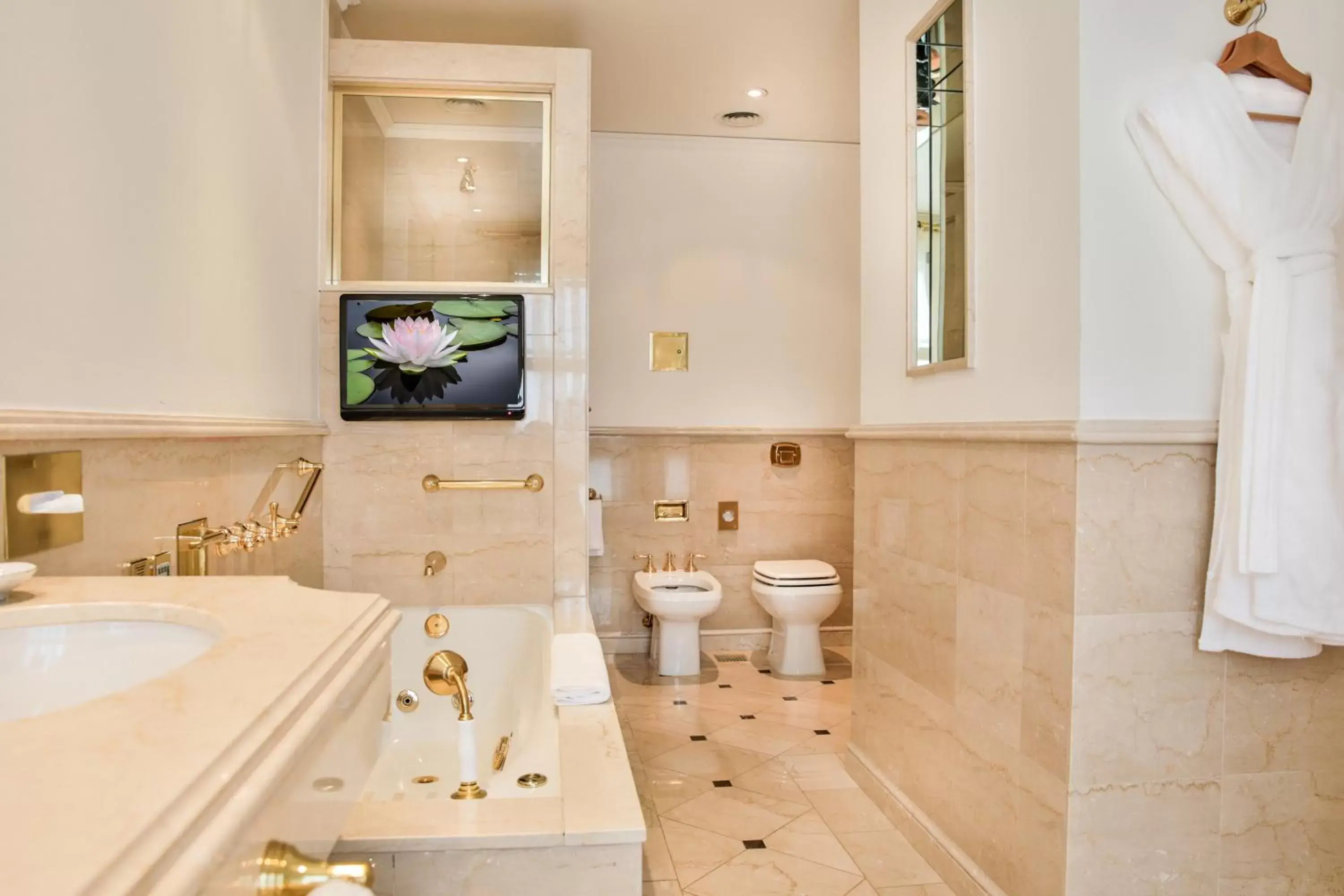 Bathroom in Alvear Palace Hotel - Leading Hotels of the World