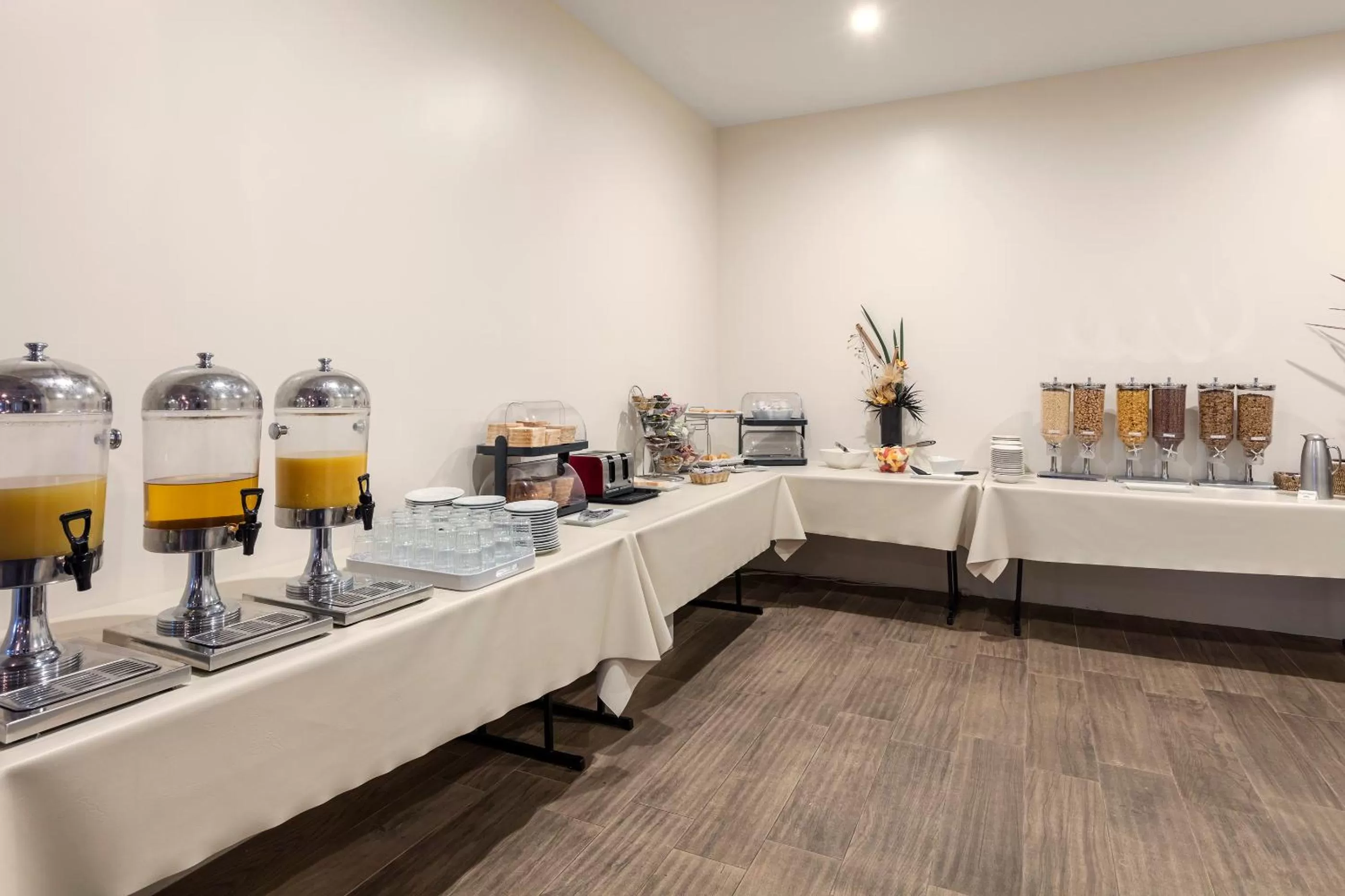 Restaurant/places to eat in Mercure Goulburn