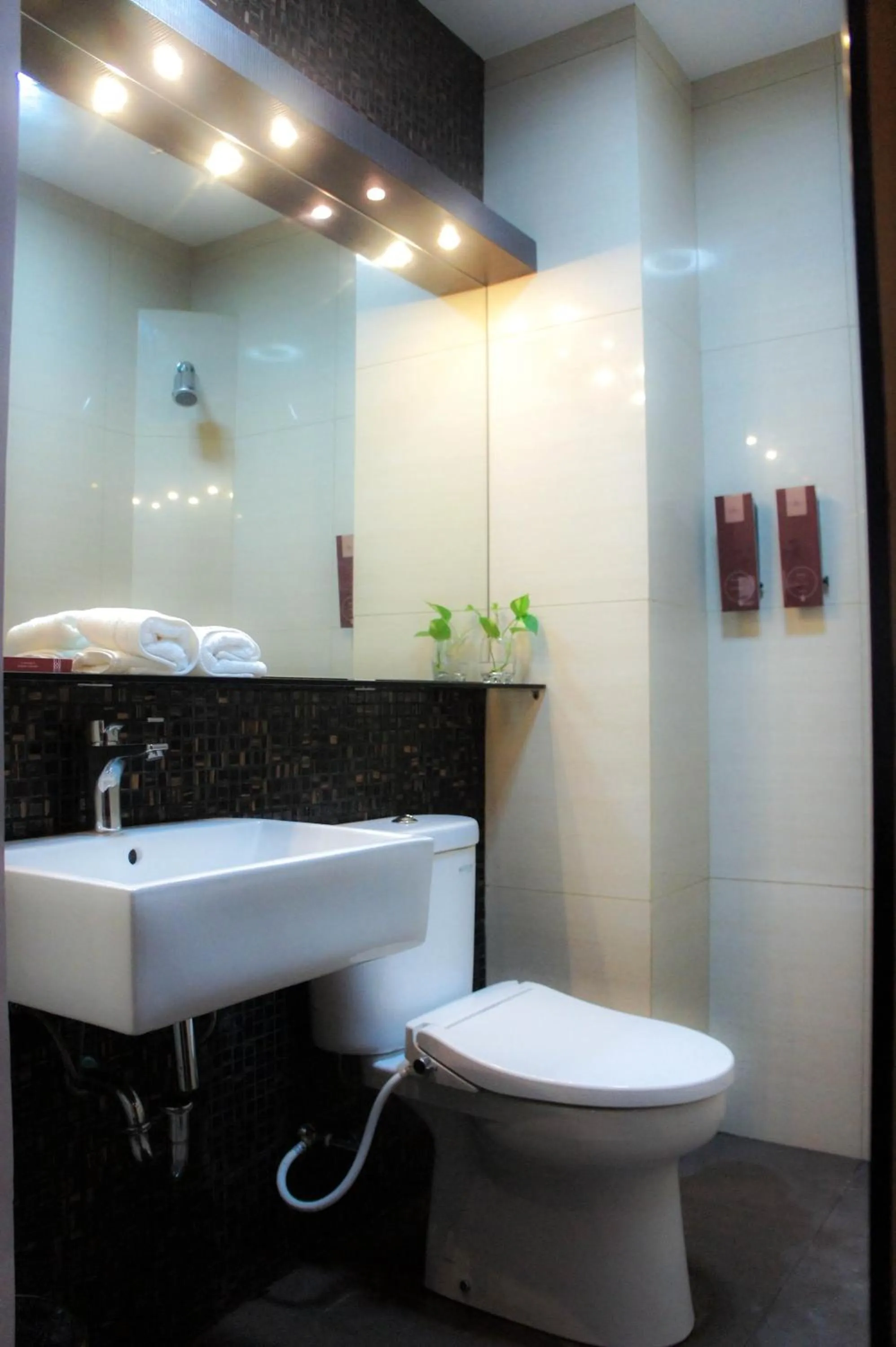 Bathroom in Favor Hotel Makassar City Center By LIFE