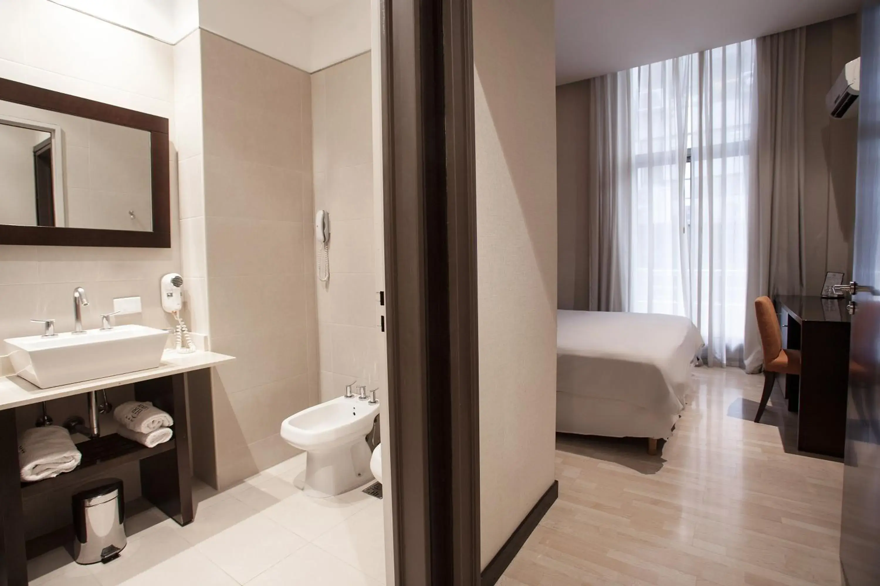 Bathroom in HR Luxor Hotel Buenos Aires