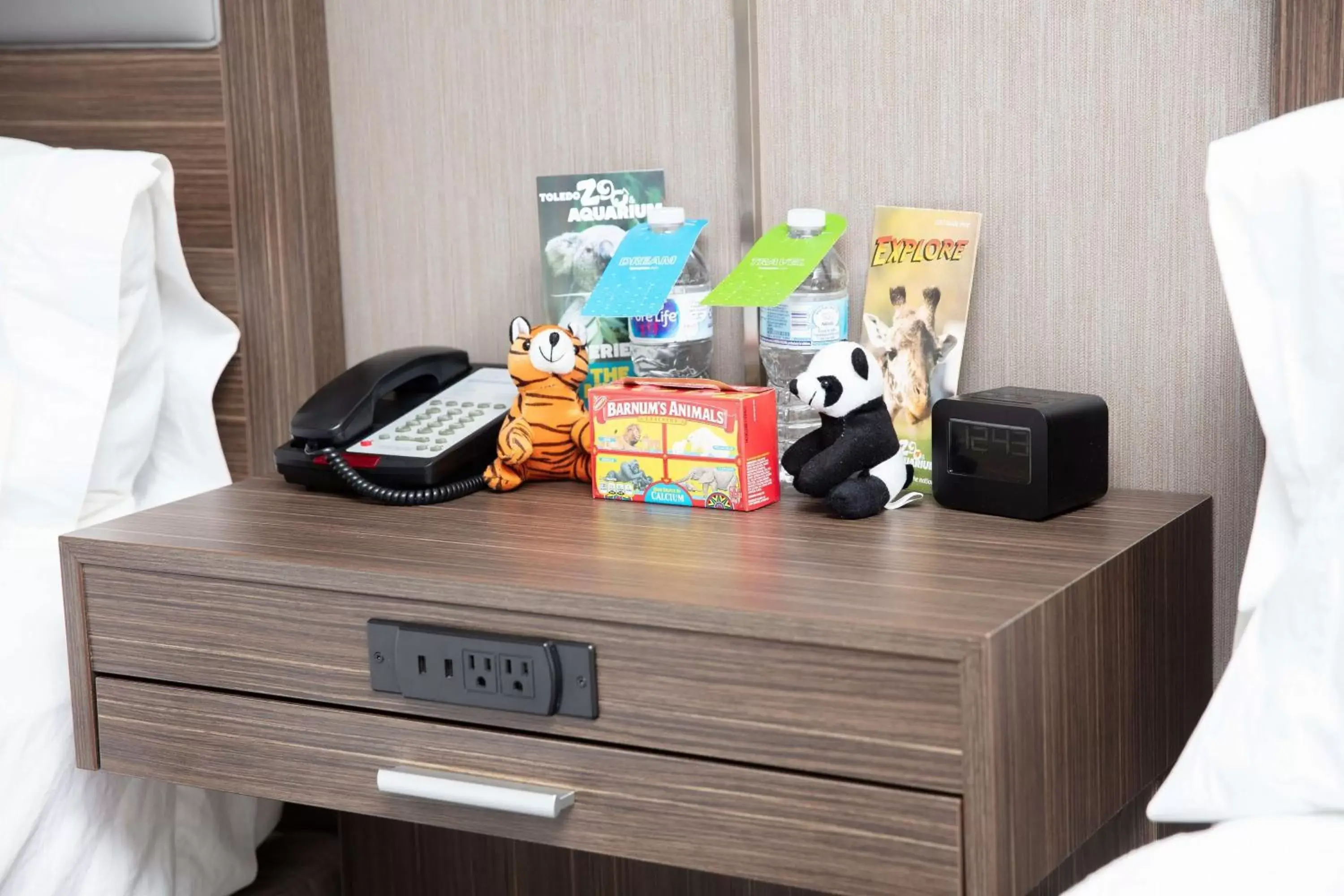 Photo of the whole room in Hampton Inn Toledo Oregon Photo of the whole room in Hampton Inn Toledo Oregon