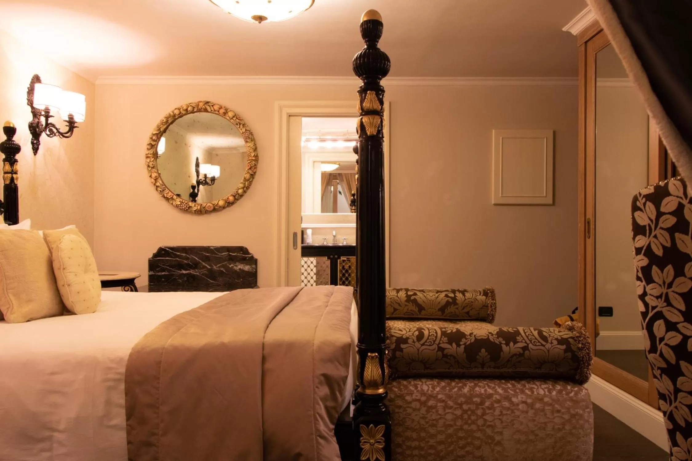 Bed in Villa Palma Boutique Hotel