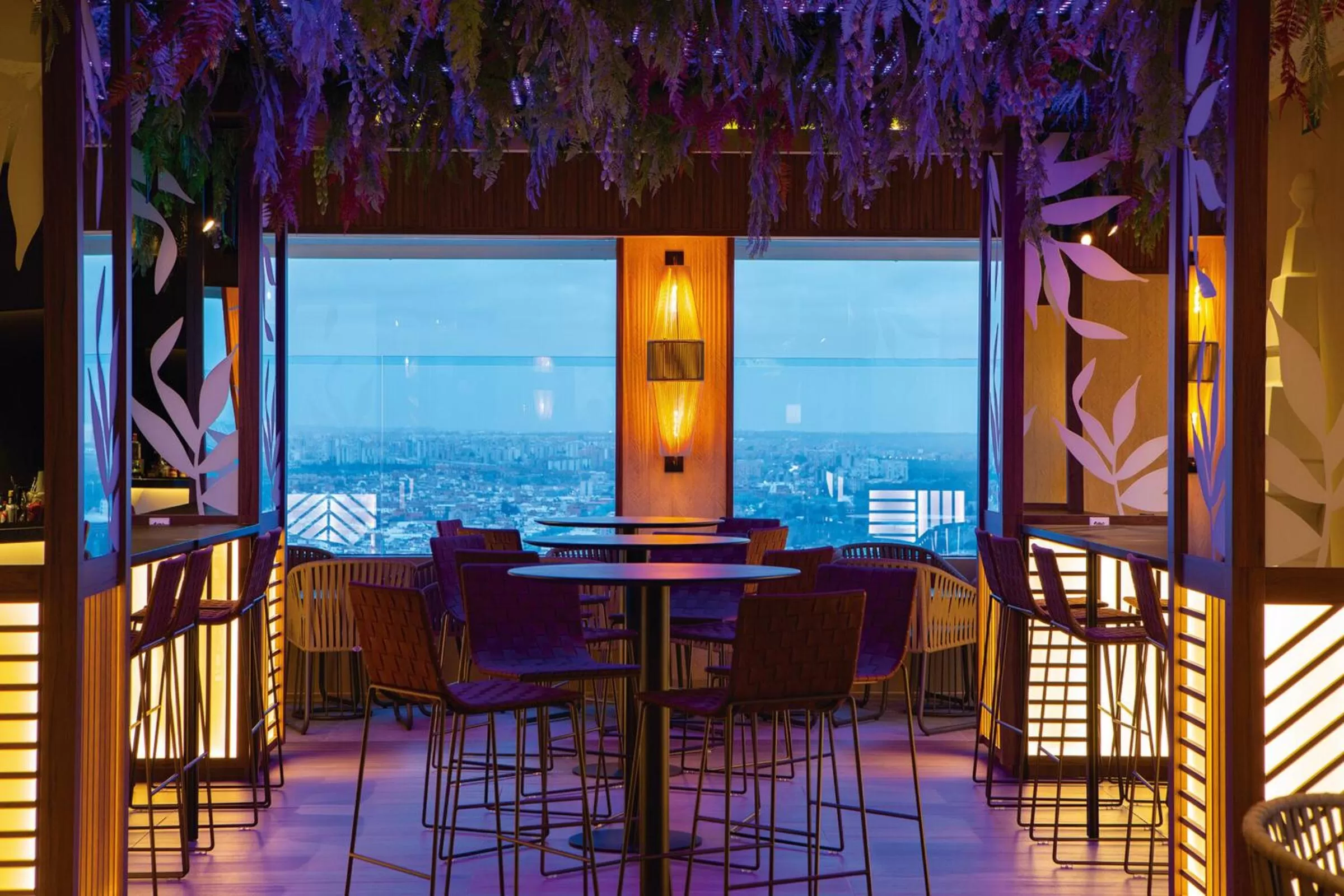 Lounge or bar in Riu Plaza España