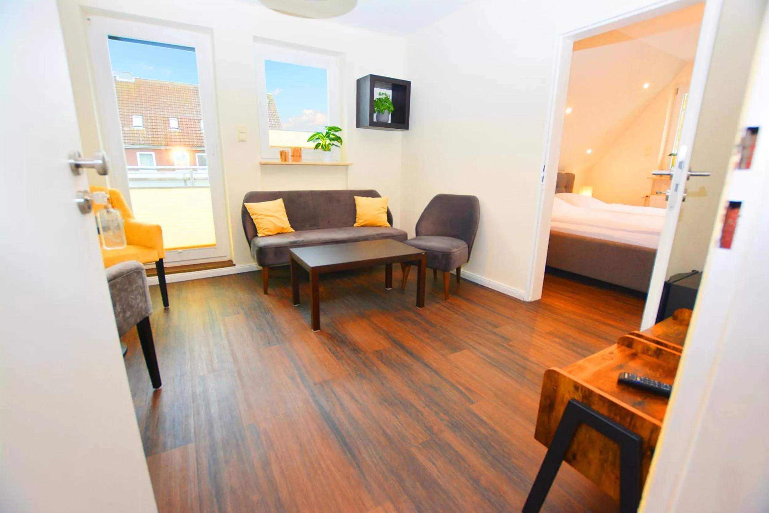 Living room, Bed in Hotel Luina Beach