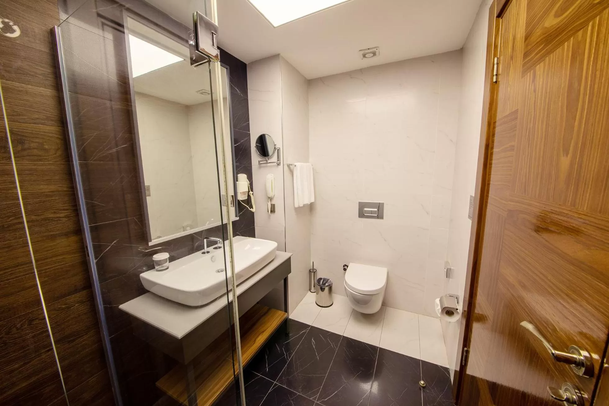 Bathroom in Ramada Plaza by Wyndham Samsun