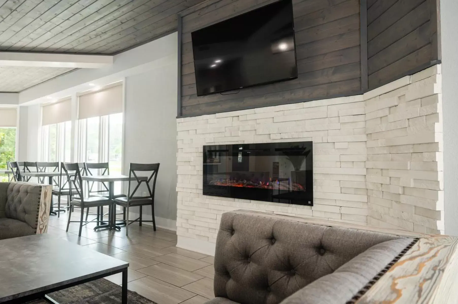 Lobby or reception, Seating Area in Twin Mountain Inn & Suites