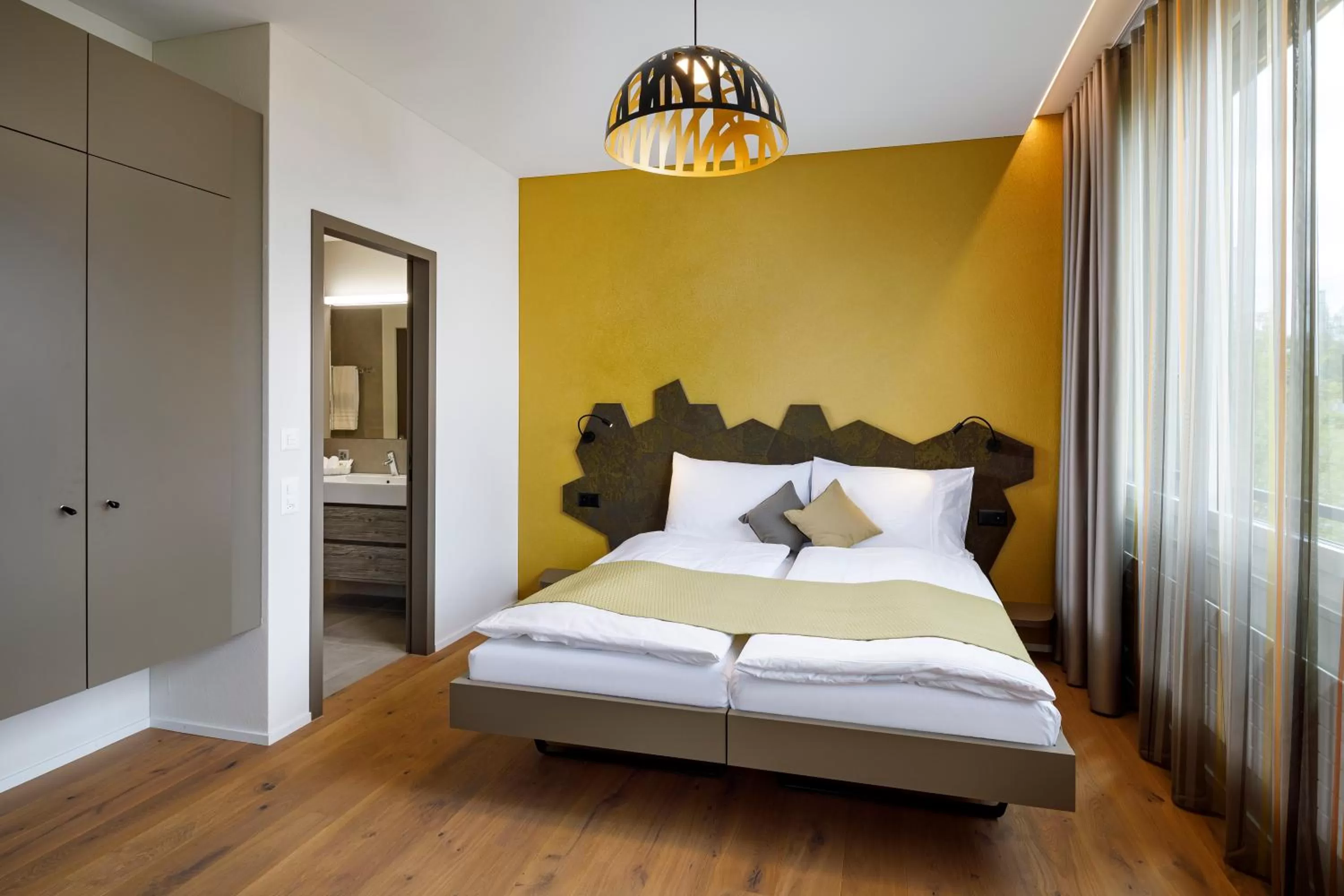 Photo of the whole room, Bed in Focus Hotel