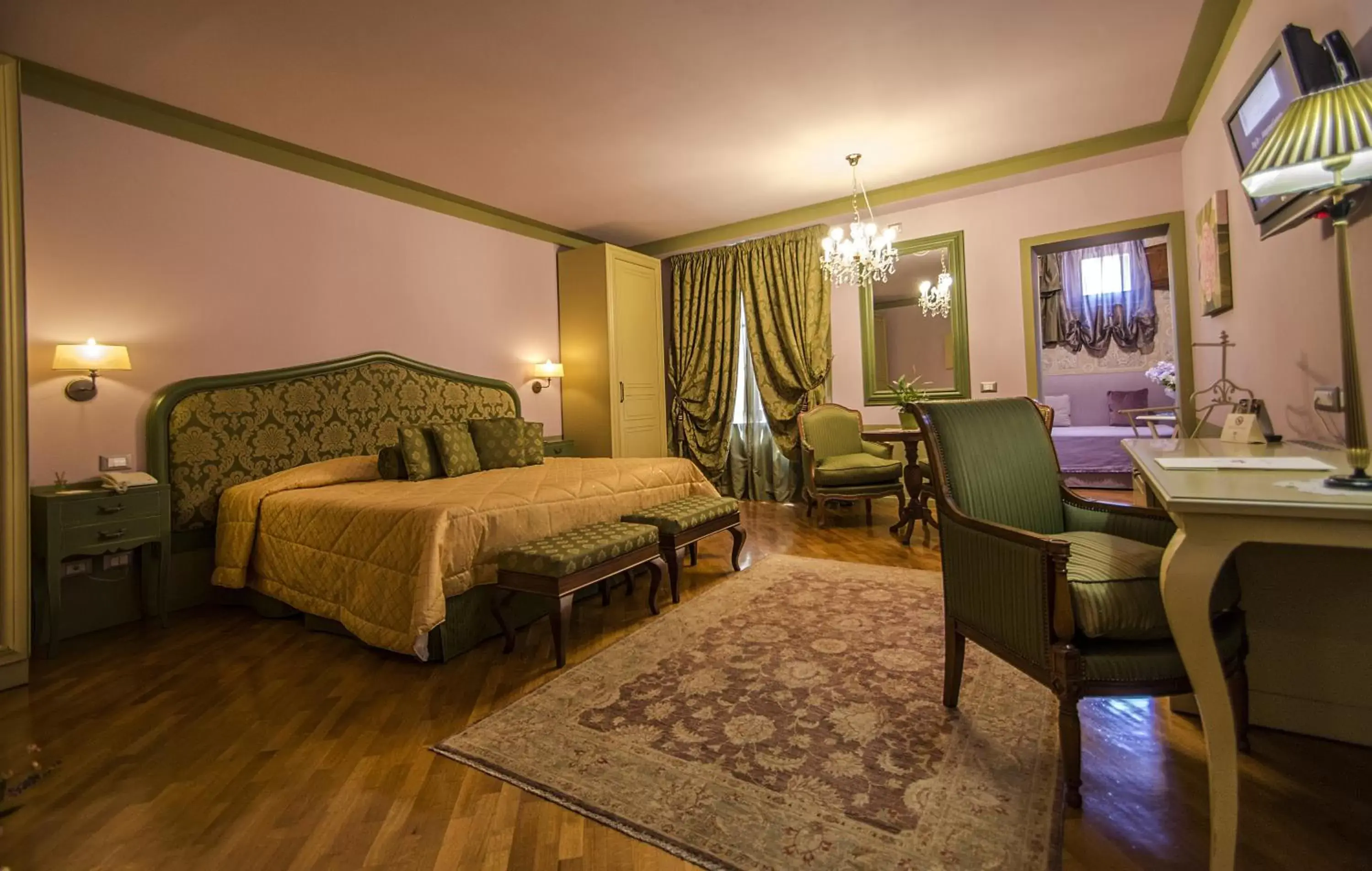 Bedroom in San Luca Palace