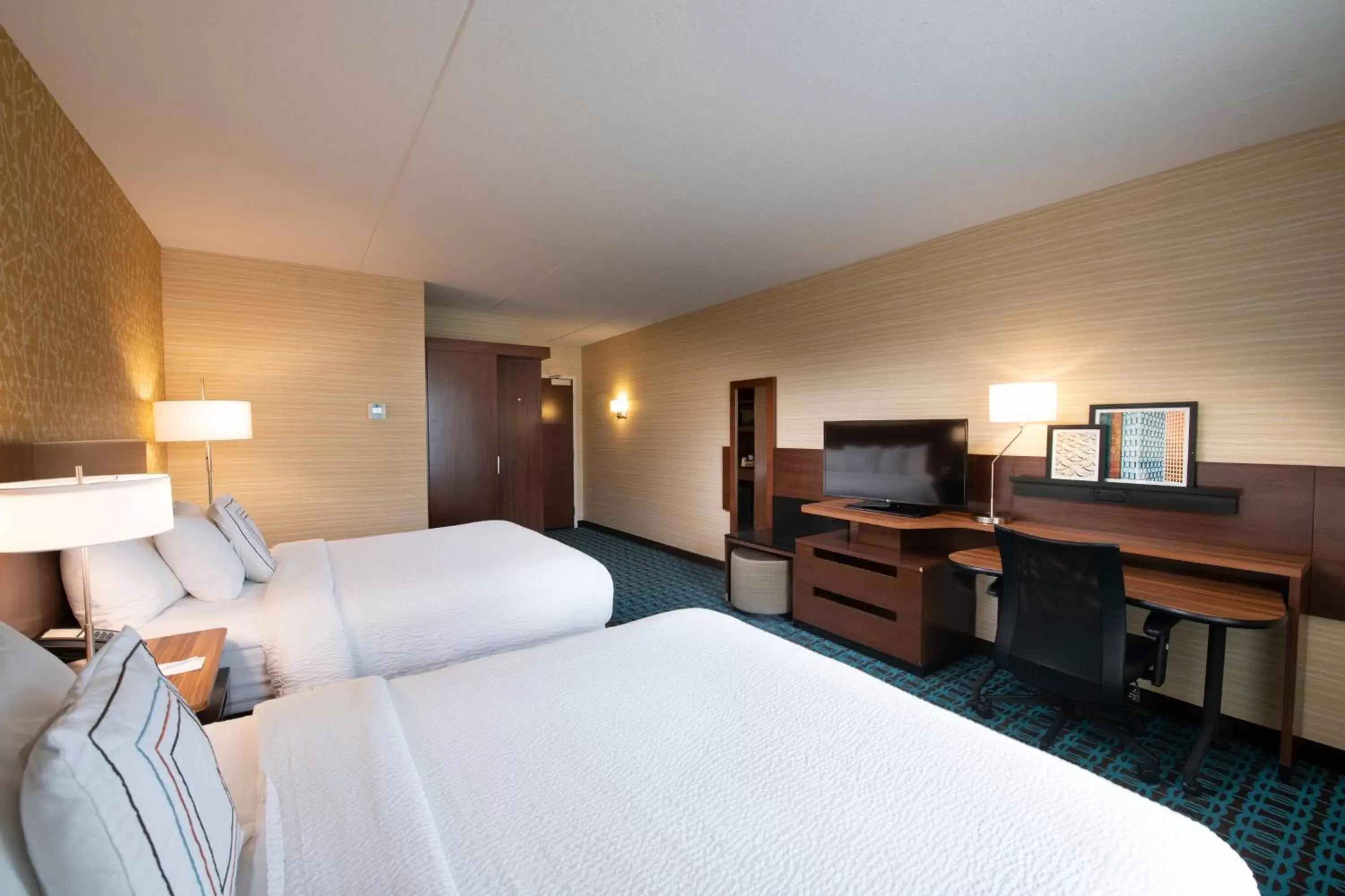 Photo of the whole room, Bed in Fairfield Inn & Suites by Marriott Edmonton North