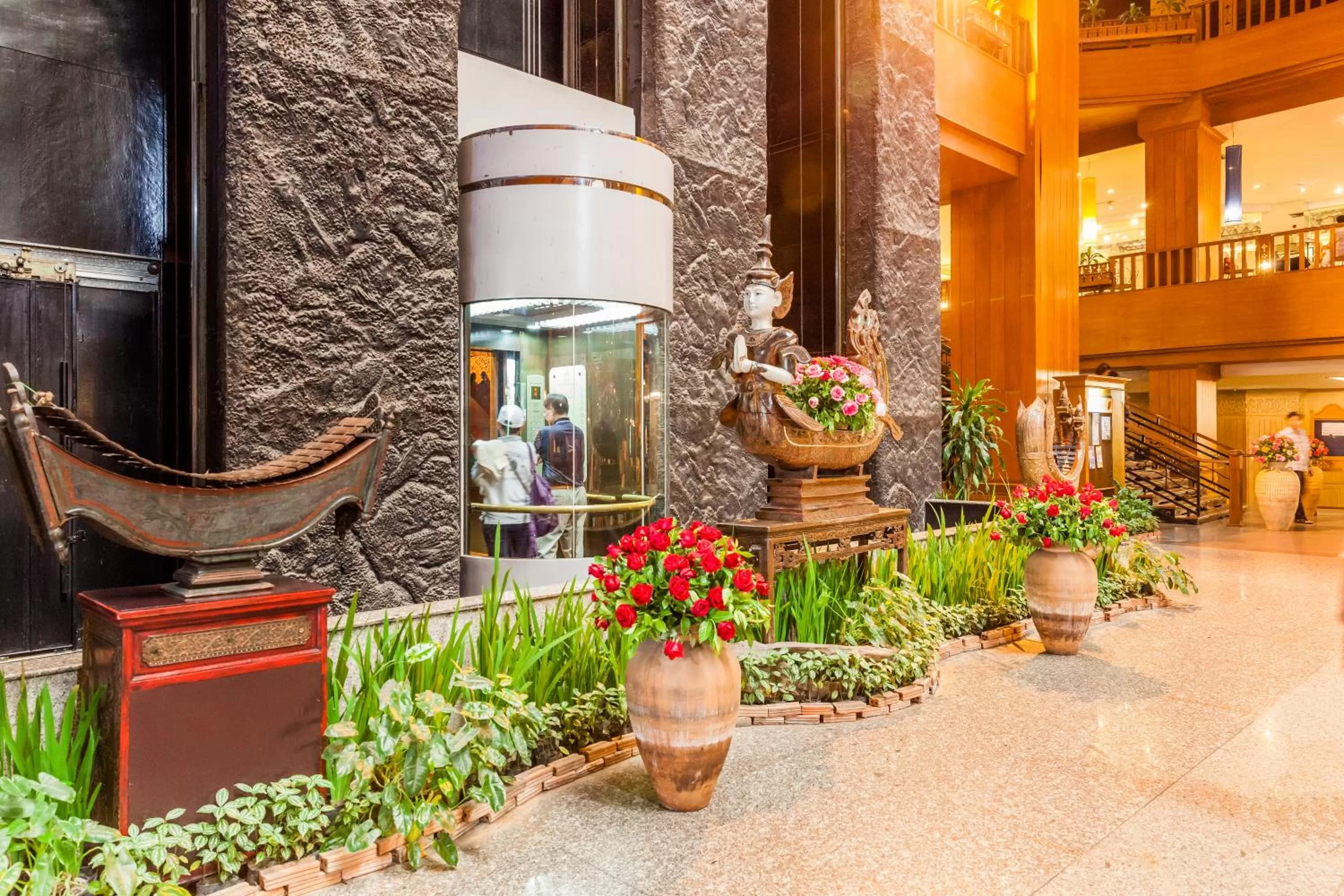 Decorative detail in Lotus Pang Suan Kaew Hotel