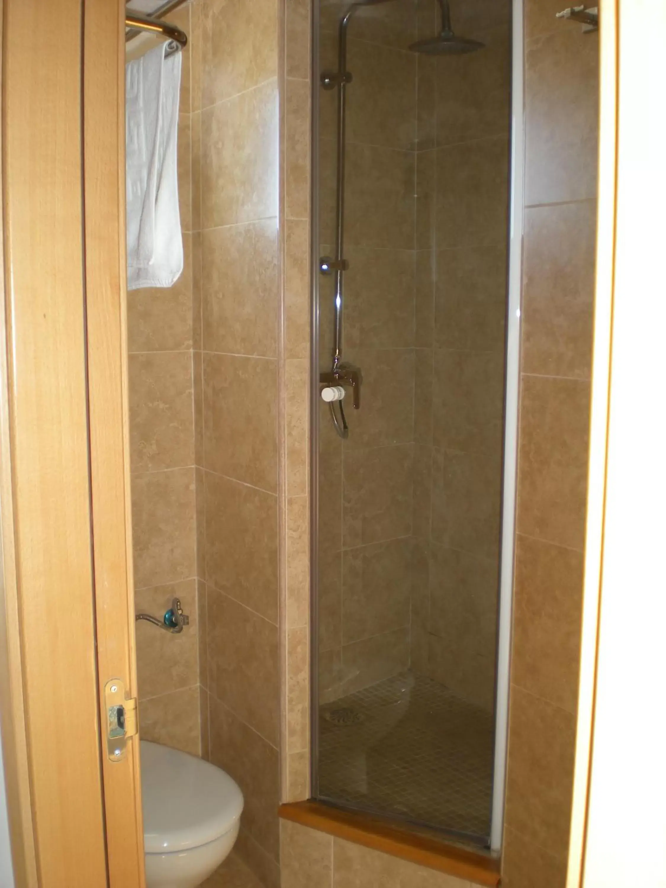 Shower, Bathroom in Hotel MR