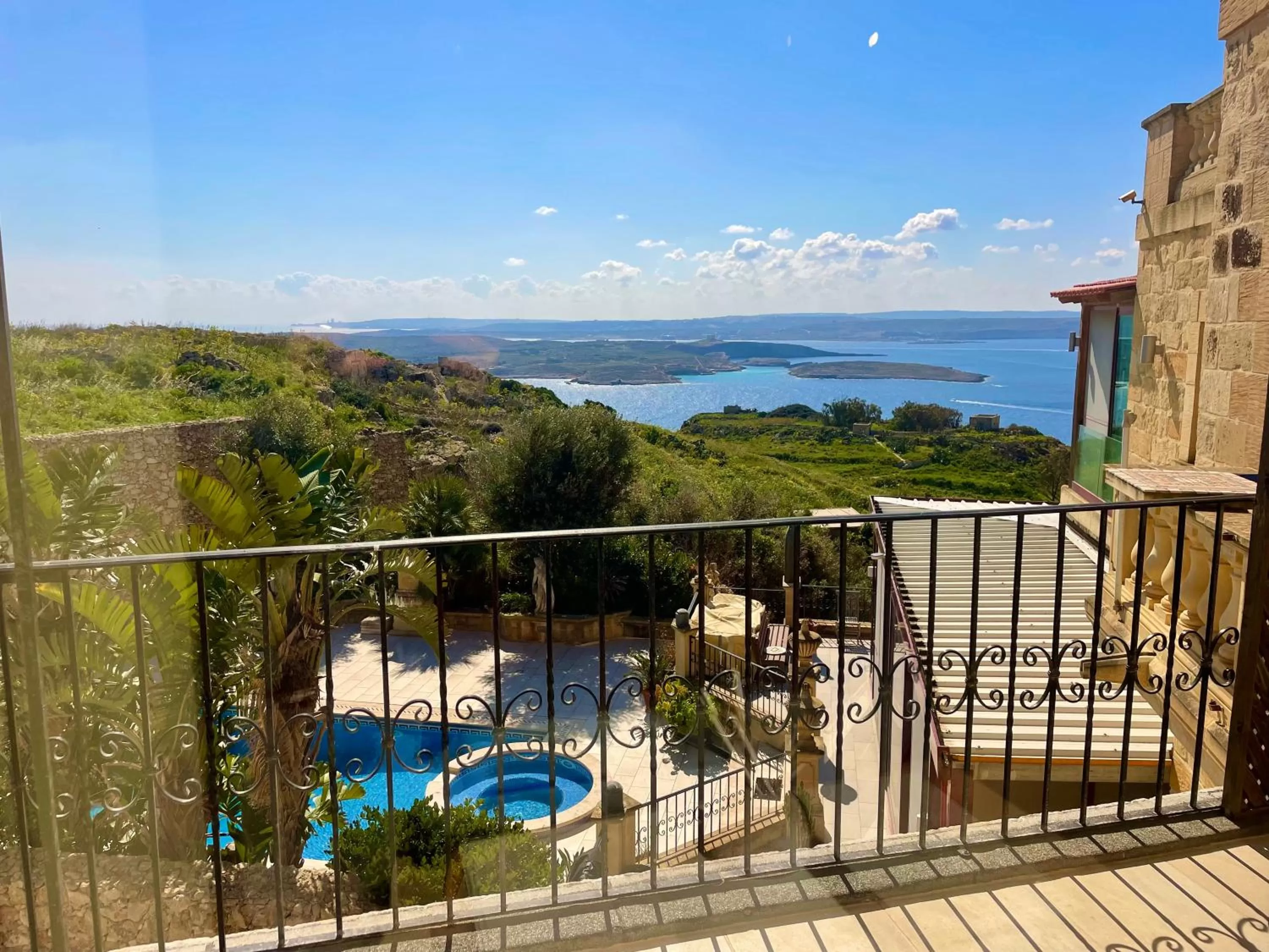 Balcony/Terrace, Pool View in Ferrieha B&B