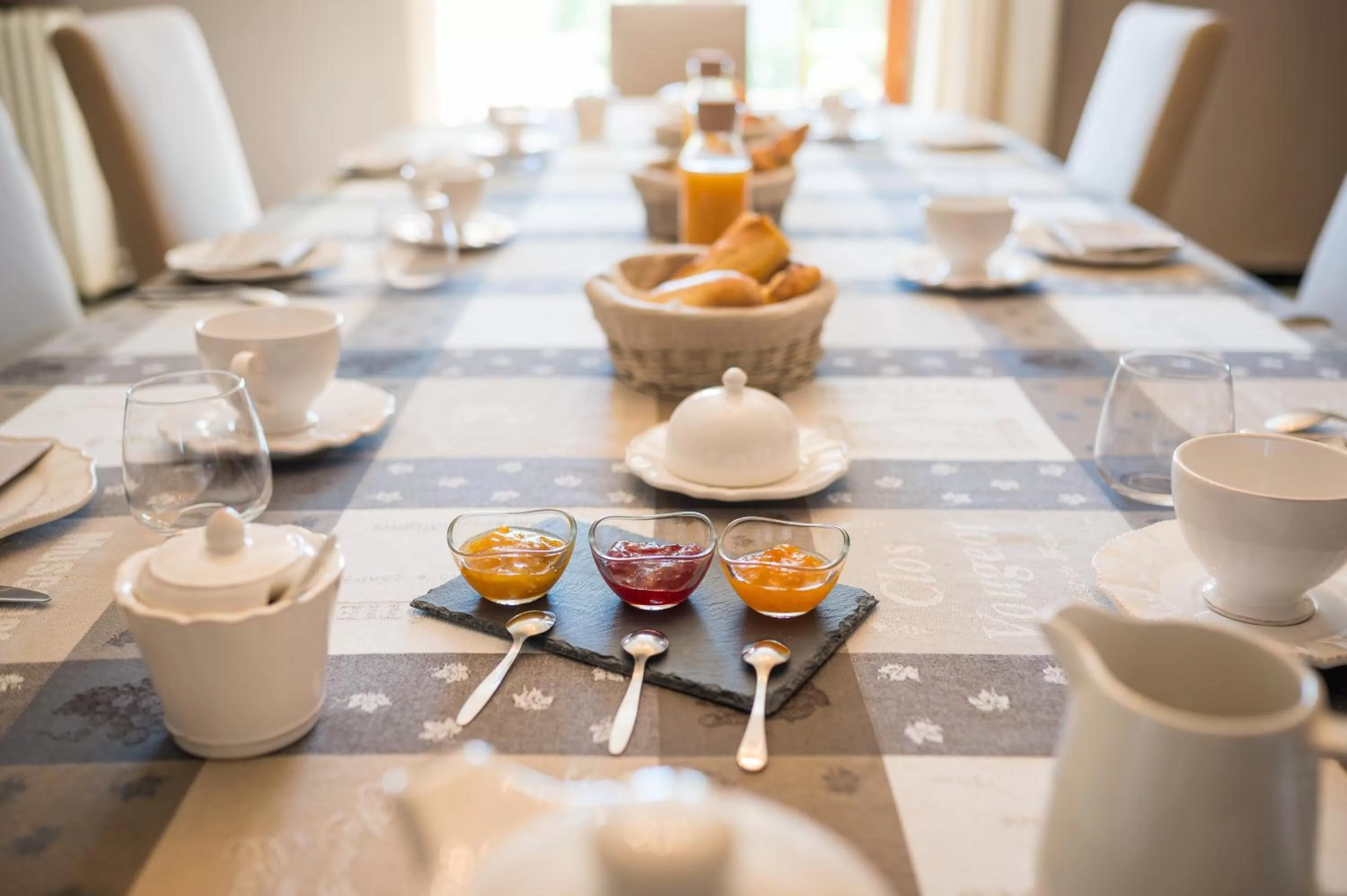 Breakfast in Château Puygrenier