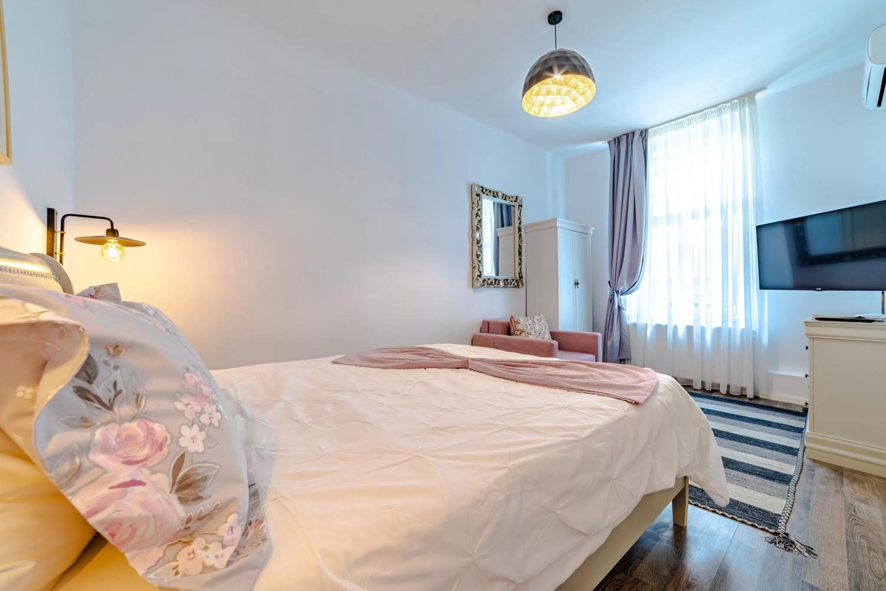 Bedroom, Bed in ALBERT RESIDENCE Brasov with complimentary parking and 10 percent Food and Drinks