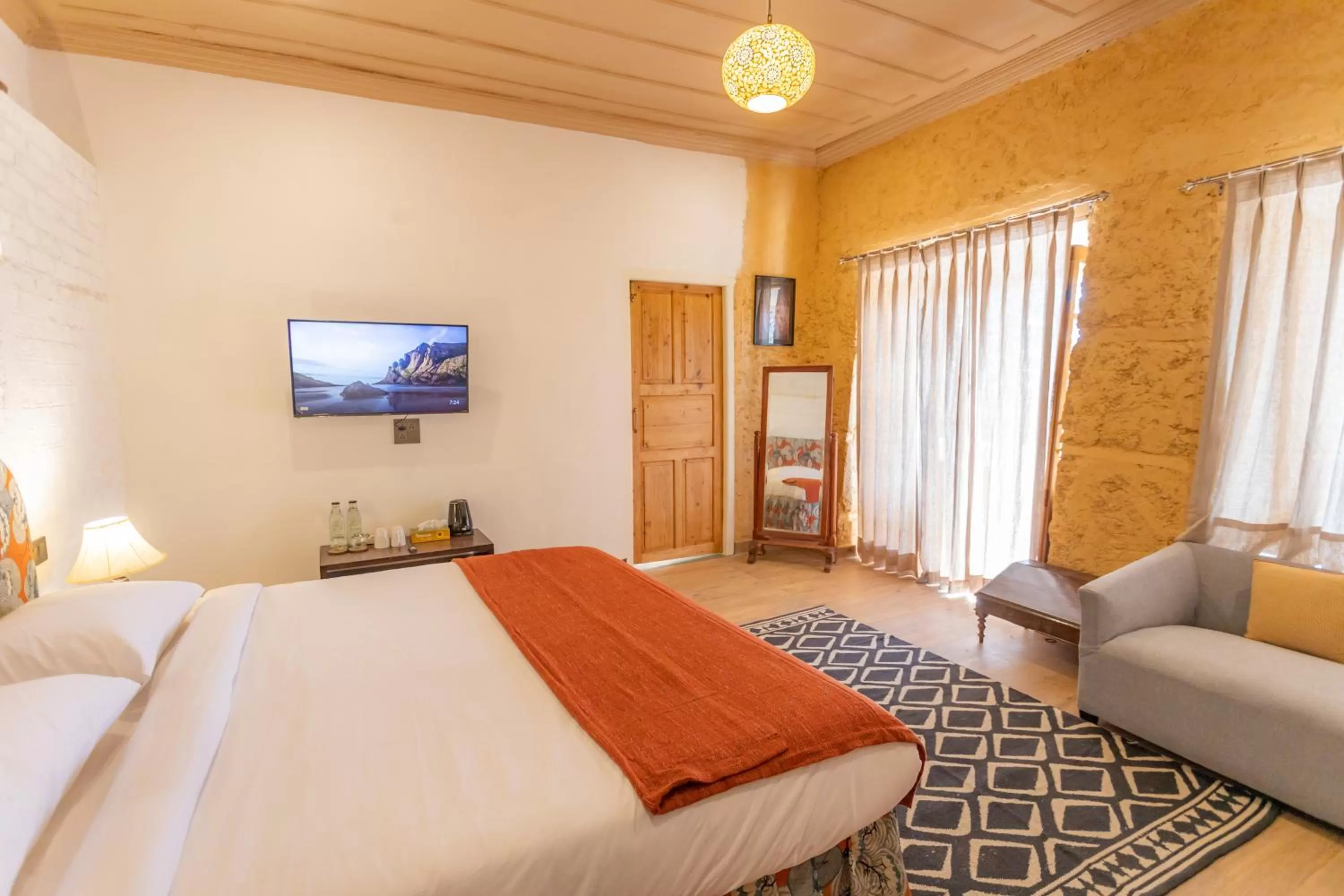 Photo of the whole room, Bed in Seclude Shimla, Taraview