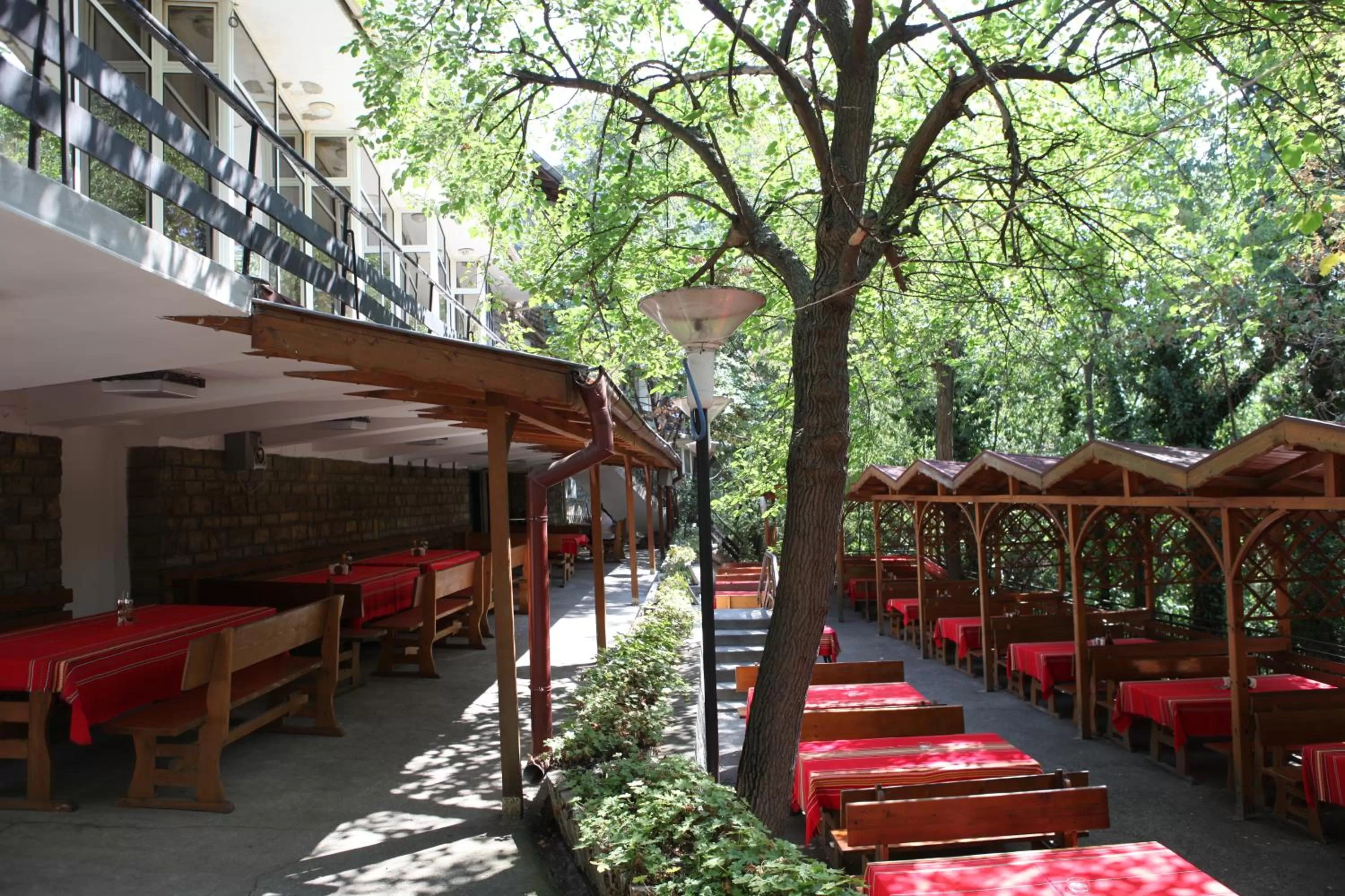 Restaurant/places to eat in Hotel Hijata