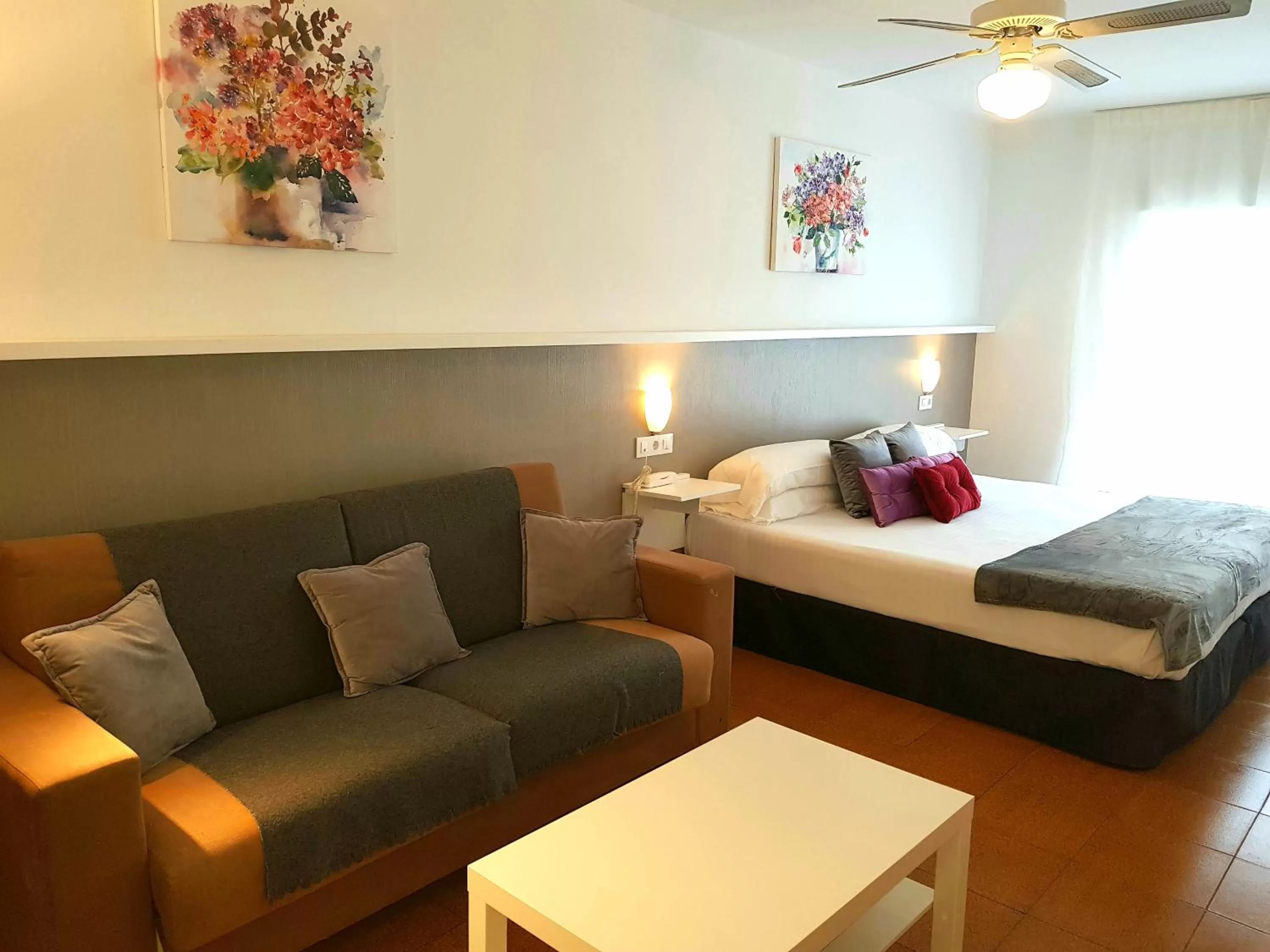 Photo of the whole room, Bed in Campomar Playa