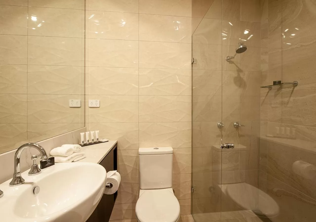 Shower in Burke and Wills Hotel Toowoomba