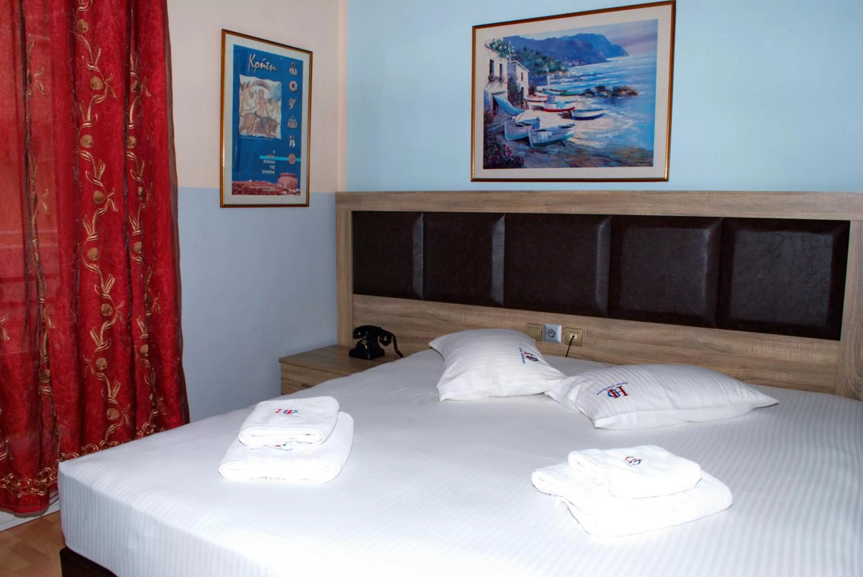 Bed in Diethnes Hotel