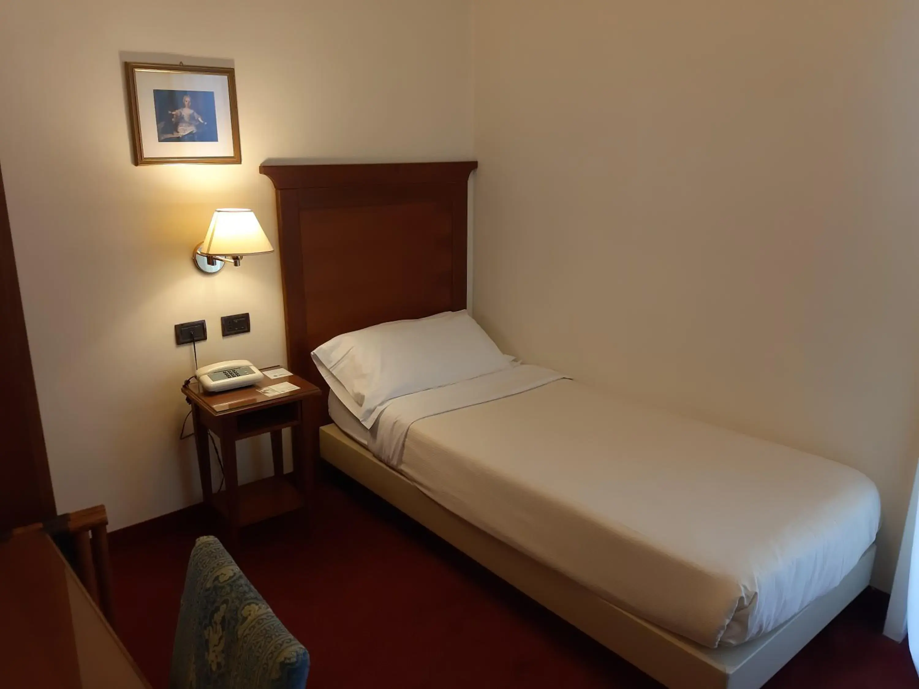 Photo of the whole room, Bed in Hotel HR