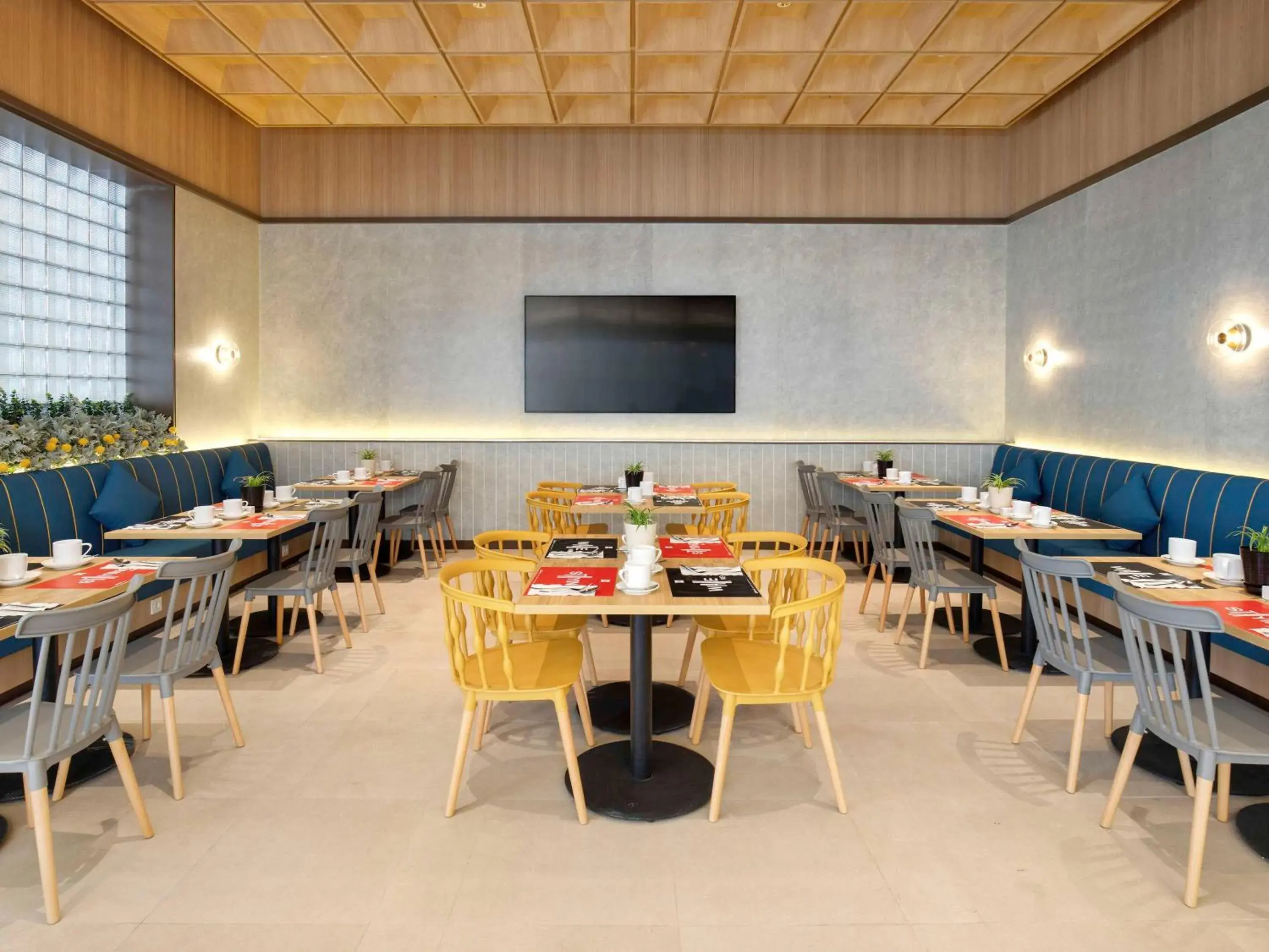Restaurant/places to eat in ibis Palembang Sanggar Restaurant/places to eat in ibis Palembang Sanggar