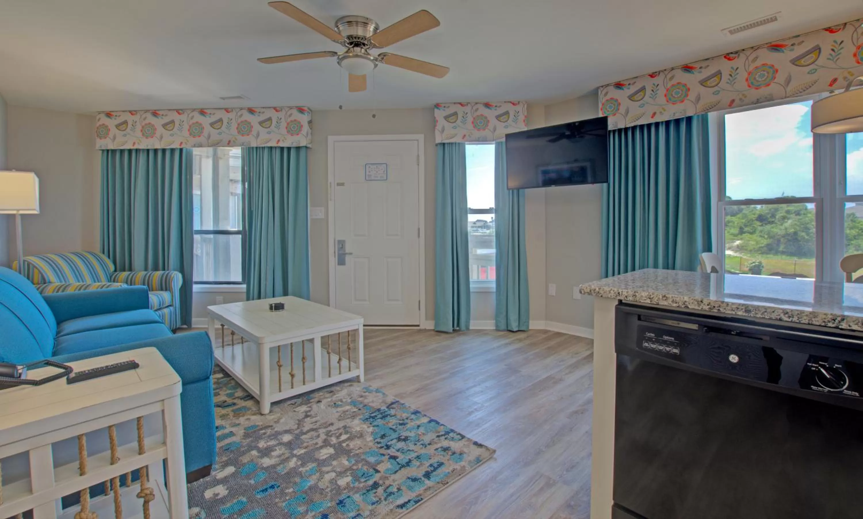 Living room in Atlantic Beach Resort, a Ramada by Wyndham