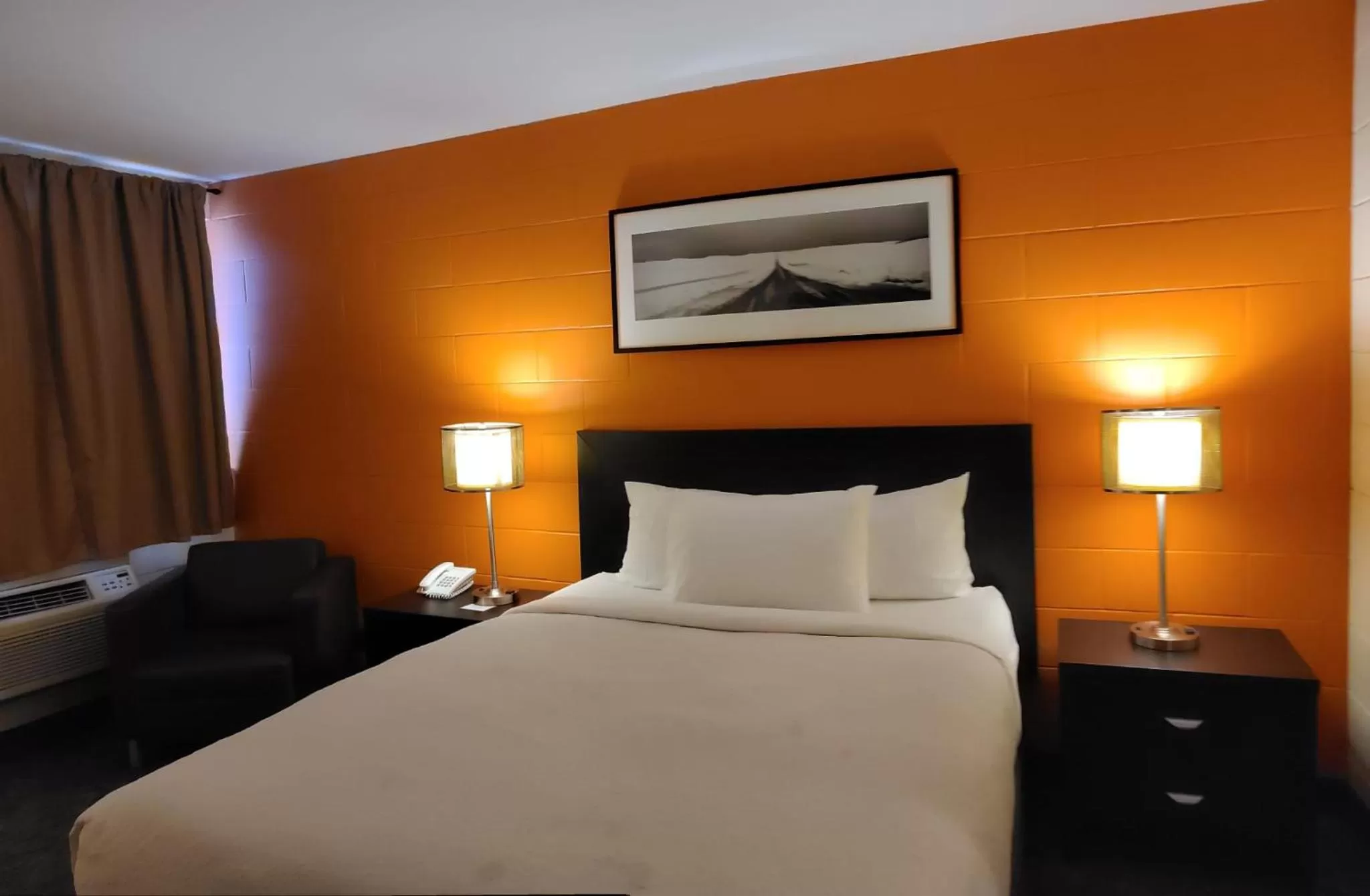 Bed in Roadking Inns Motel