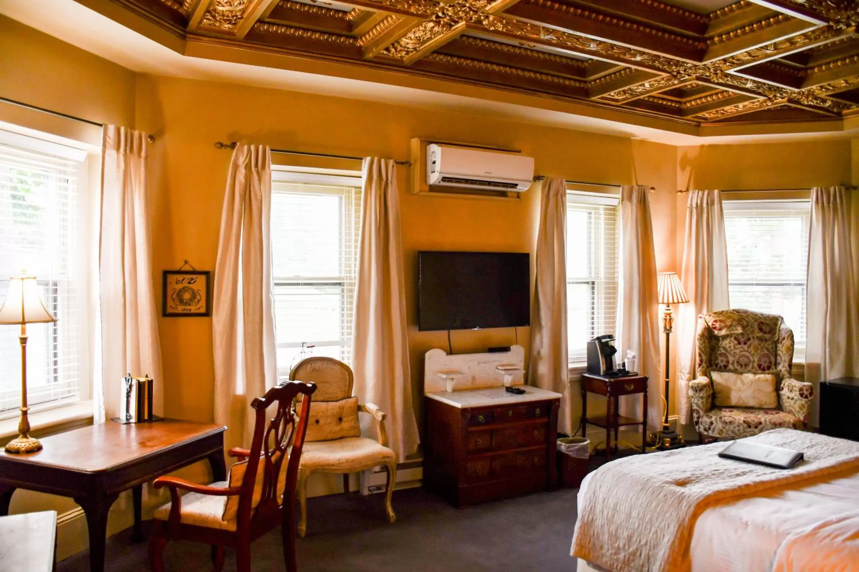 Bed, TV/Entertainment Center in The Sayre Mansion