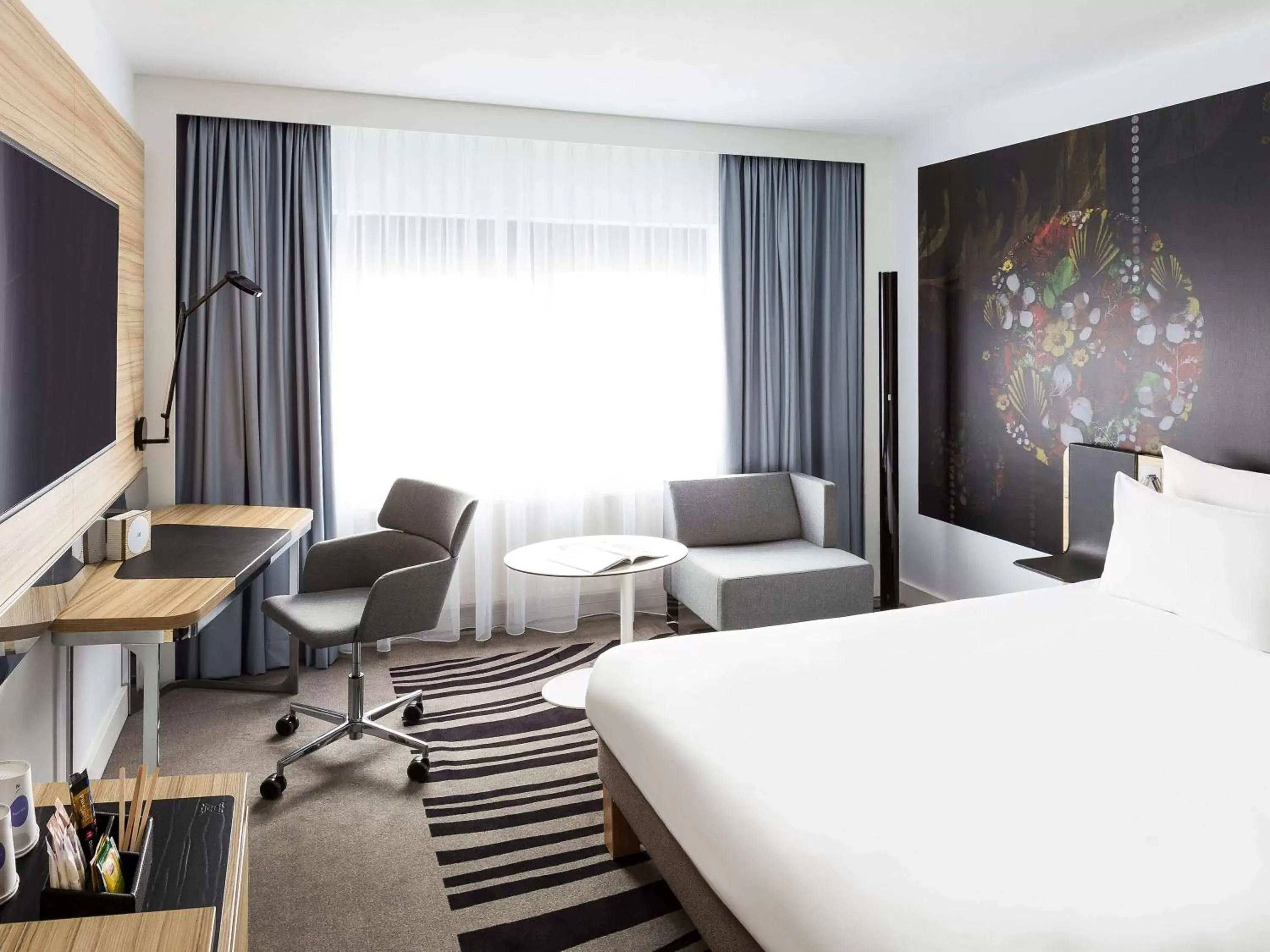 Photo of the whole room in Novotel Amsterdam City
