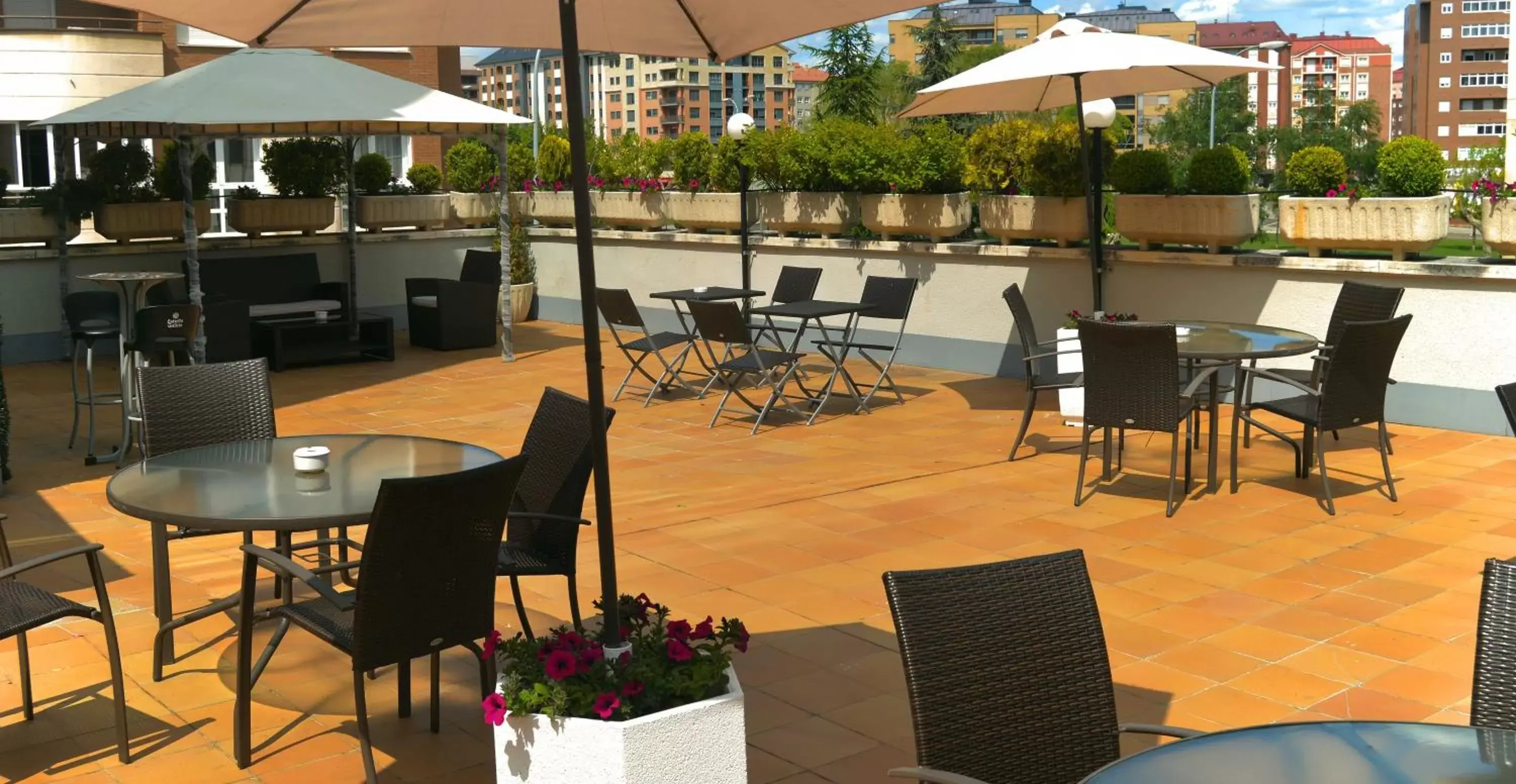 Balcony/Terrace, Restaurant/Places to Eat in FC Infantas de León