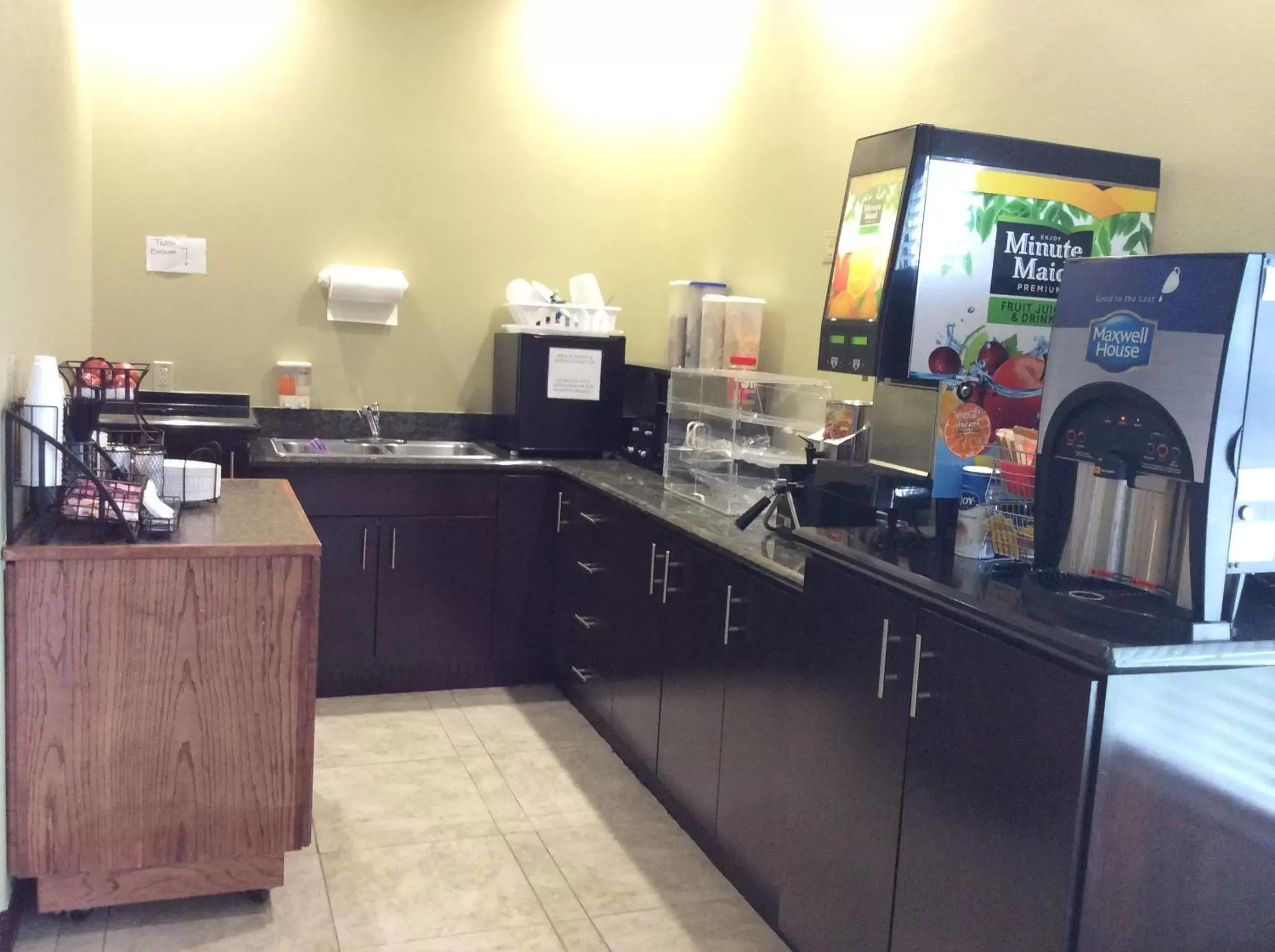 Continental breakfast in Texas Inn - Welasco/Mercedes Continental breakfast in Texas Inn - Welasco/Mercedes