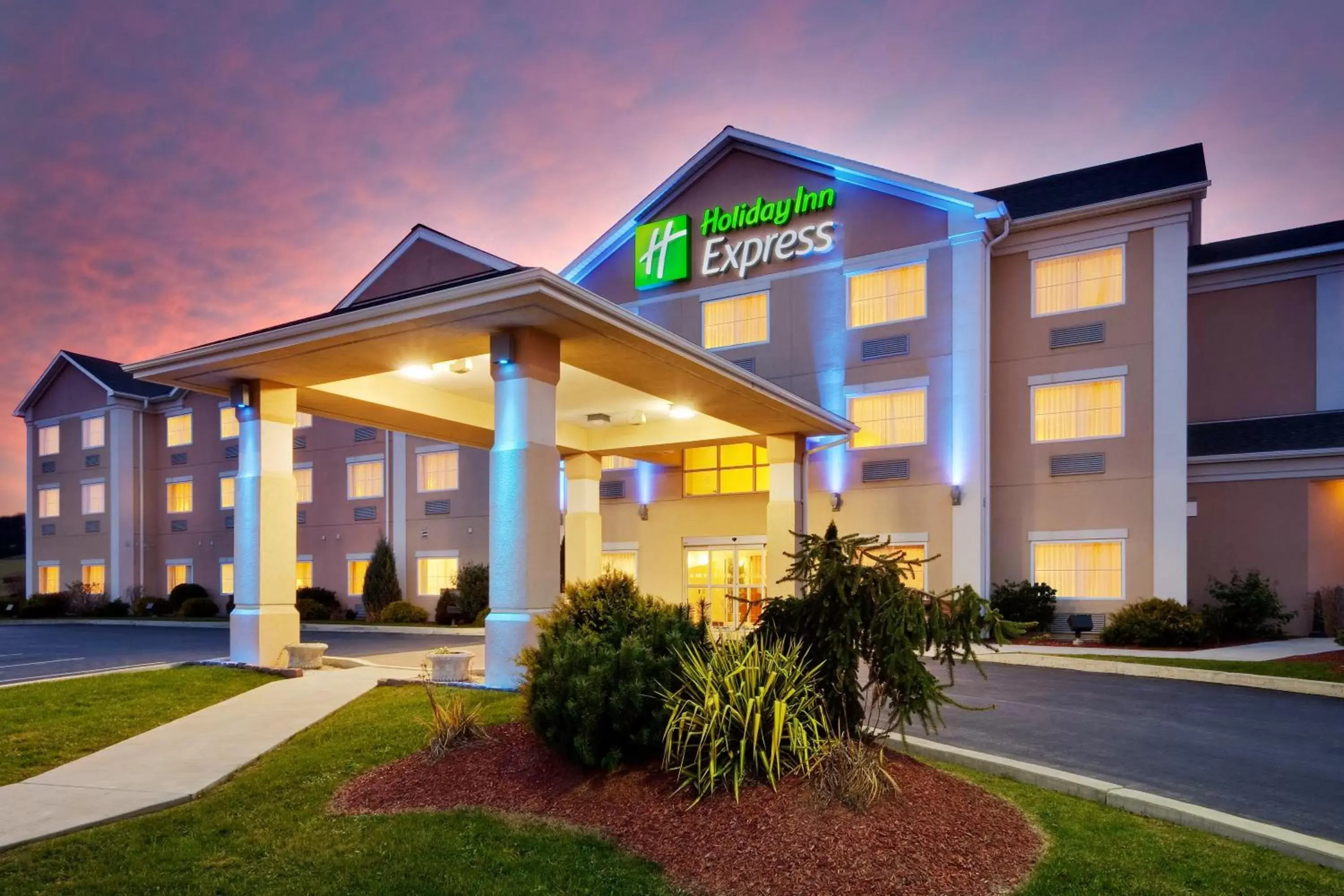 Property Building in Holiday Inn Express & Suites Gibson, an IHG Hotel